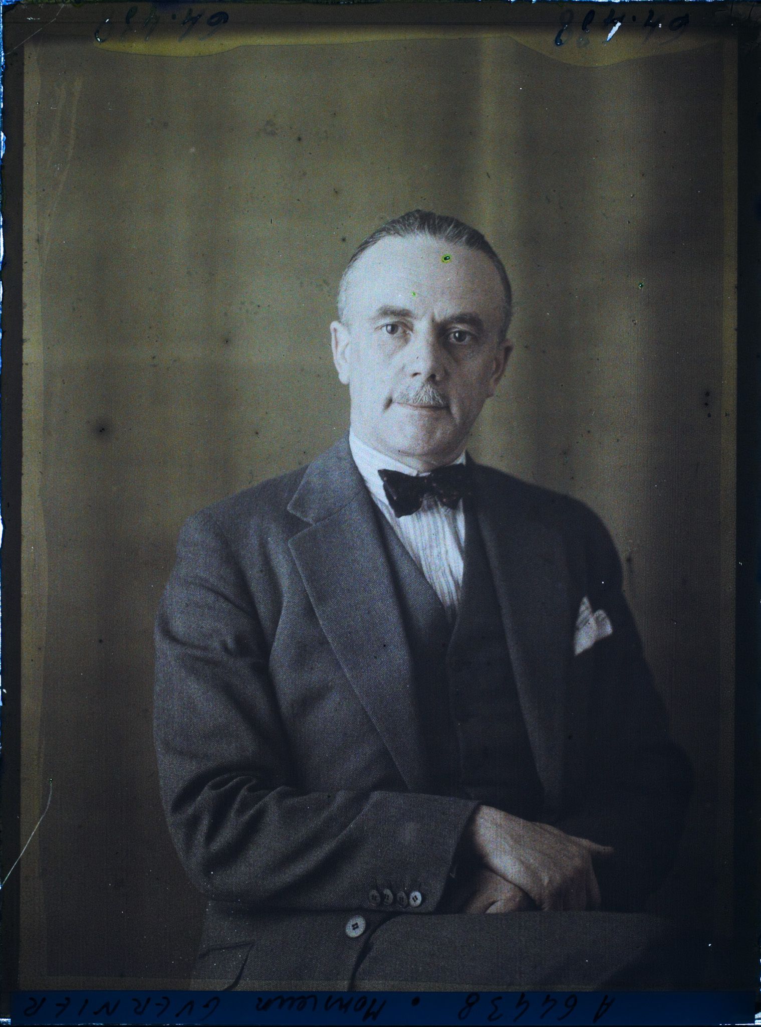 Image représentant https://musee-albert-kahn.s-museum.fr/home/NWQ2OTAwYzNmYjZlZTk1ZWQwODJmMjY4L2dlbmVyaWMtbm90aWNlLXRhYi9hdXRob3JpdHkvNjE3YTc5ZjVjZjhiODk2OGIzMzM3ZDIx/5d6900c3fb6ee95ed082f268/generic-notice-tab/authority/617a79ebcf8b8968b3336df0 Monsieur Guernier