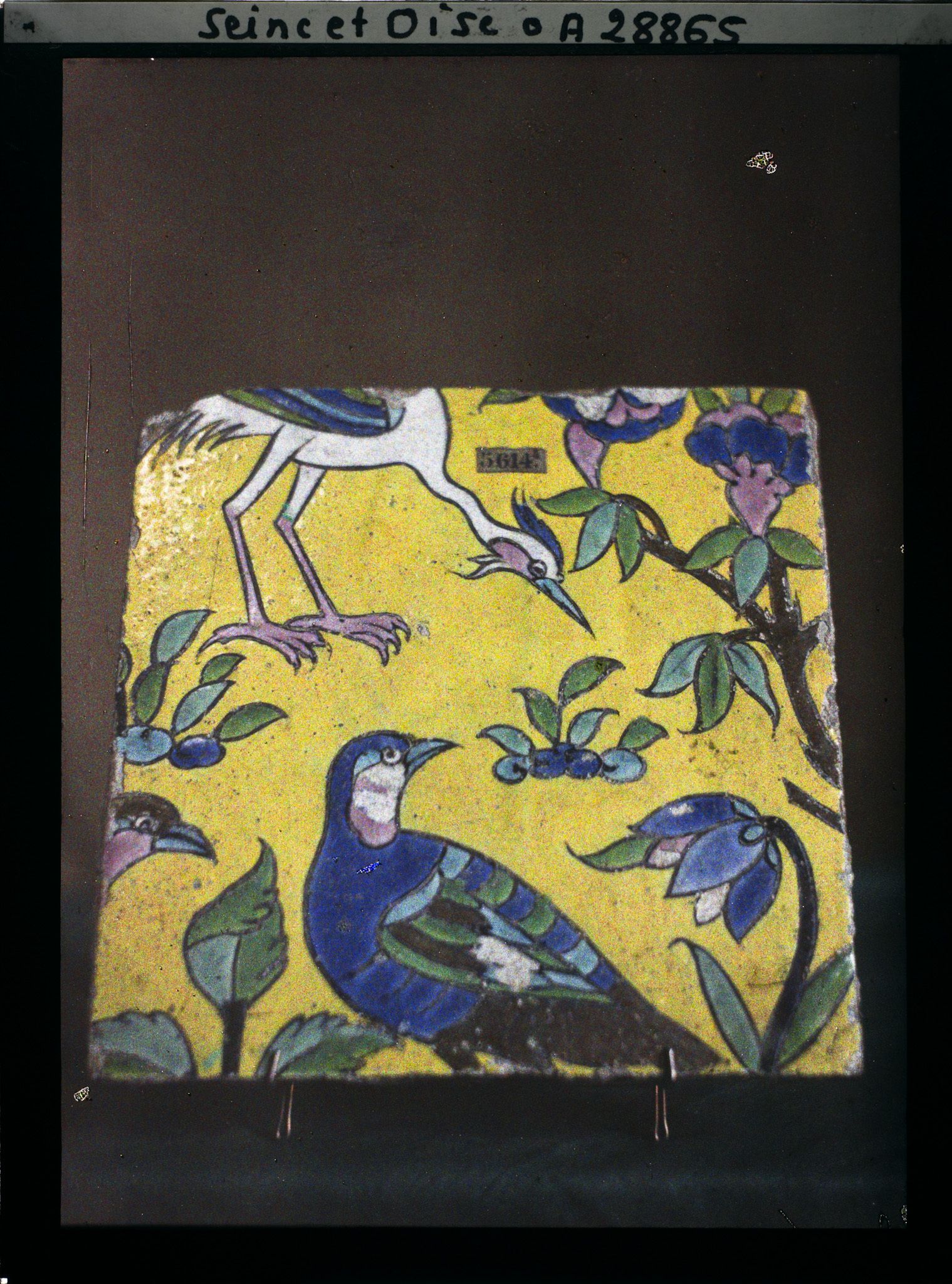 Image représentant Carreau à décor de héron et de perdrix, collections de céramiques d'Iran du musée de Sèvres