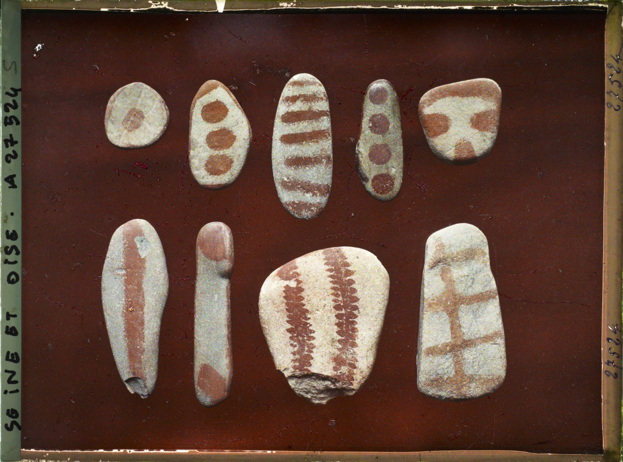 Image représentant France, St Germain-en-Laye, Galets coloriés, Grotte du Mas d'Azil 46004