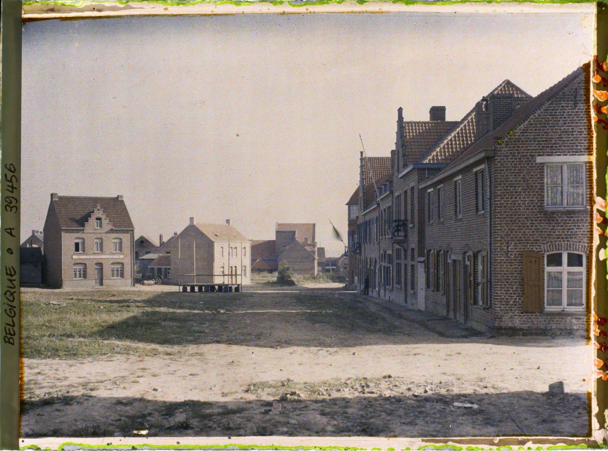 Image représentant Belgique, Kemmel, Grande Place en reconstruction