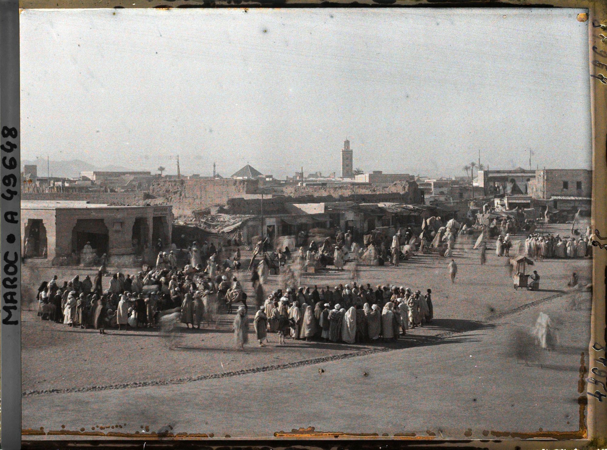 Image représentant La place Jamaâ el-Fna, vue d'une terrasse de café