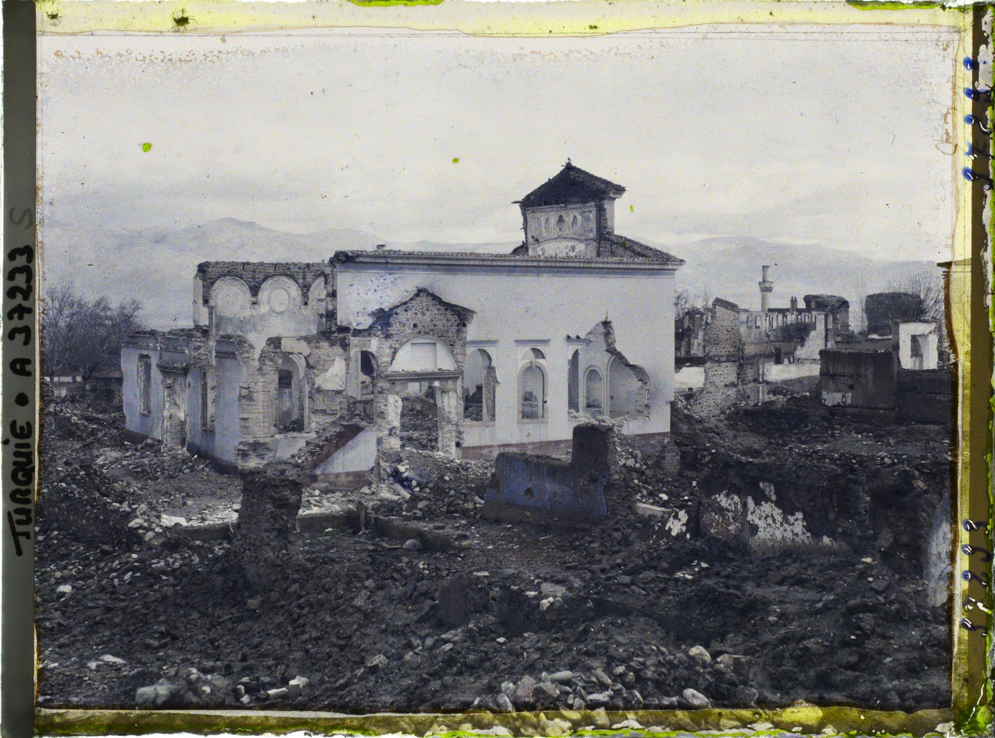 Image représentant Turquie, Alacheir, L'Eglise Grecque incendiée