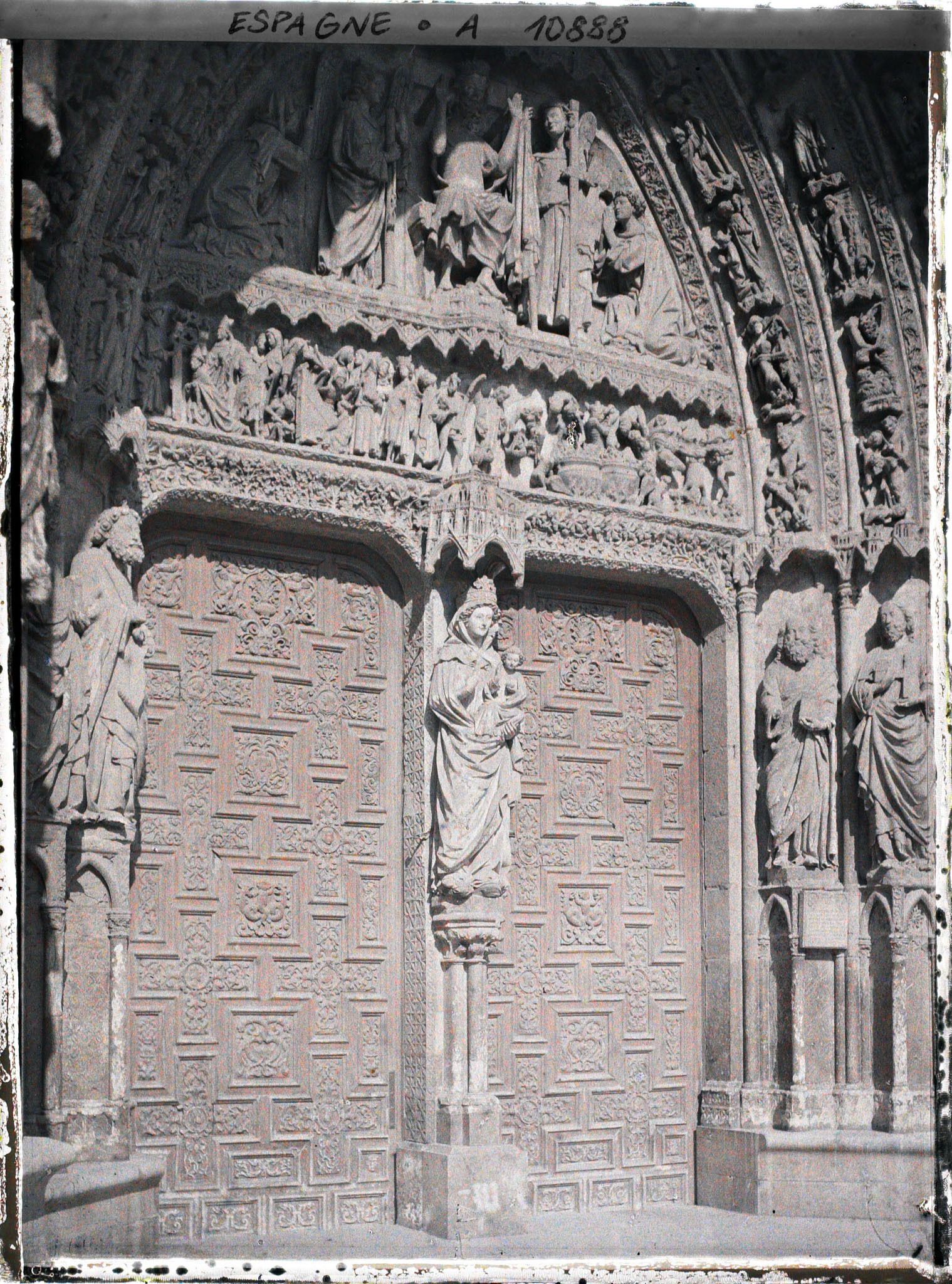 Image représentant Espagne, Léon, Cathédrale ; La Vierge du pilier, qui est au milieu de la Porte principale