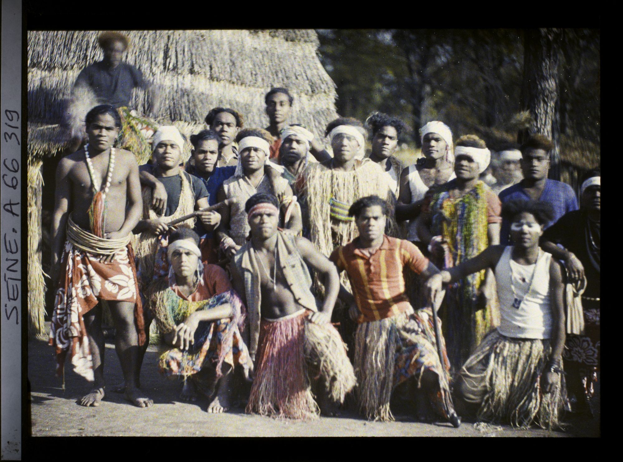 Image représentant L'Exposition Coloniale Internationale de 1931, un groupe de kanak