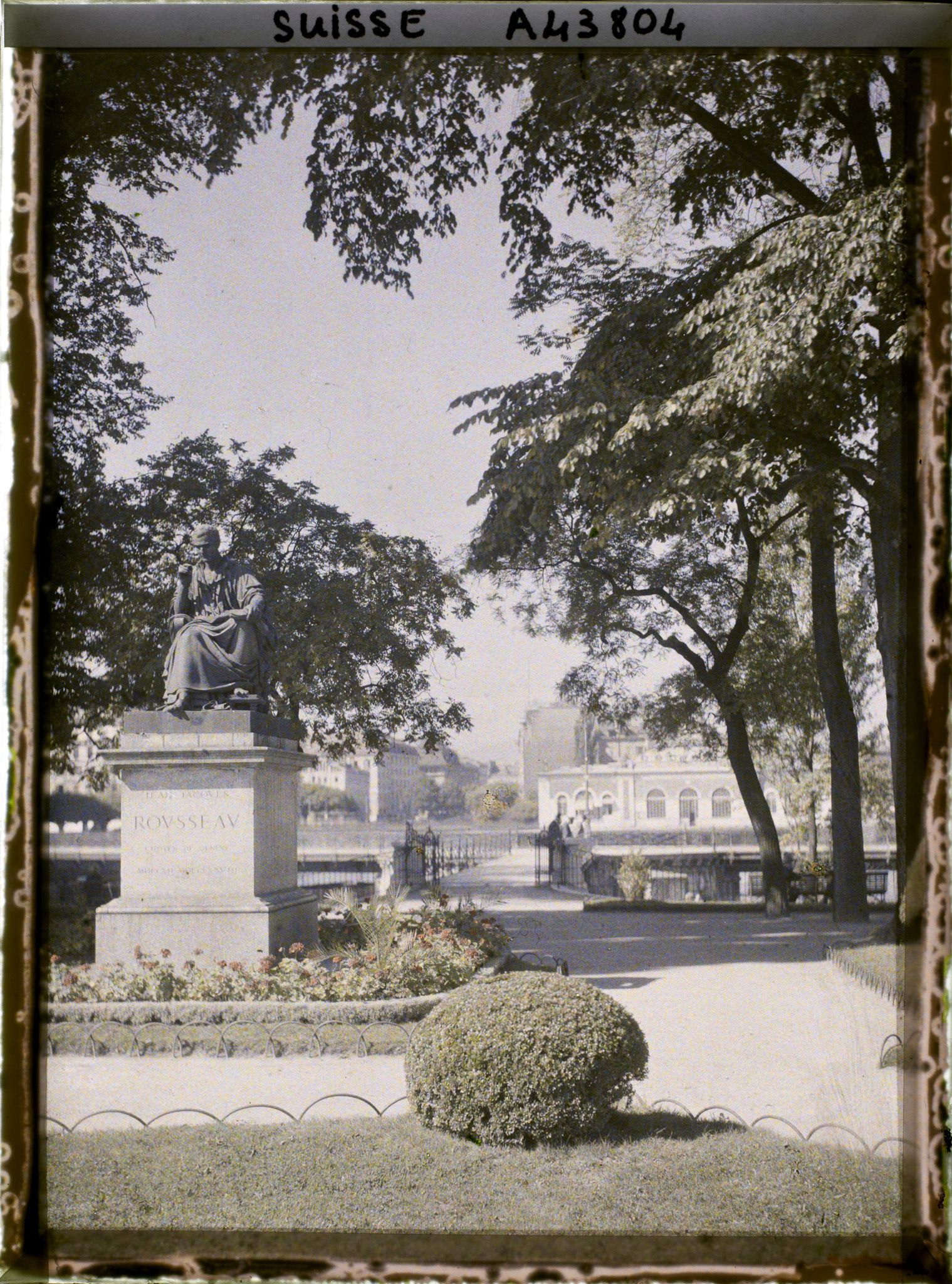Image représentant La statue de Jean-Jacques Rousseau sur l'île Rousseau