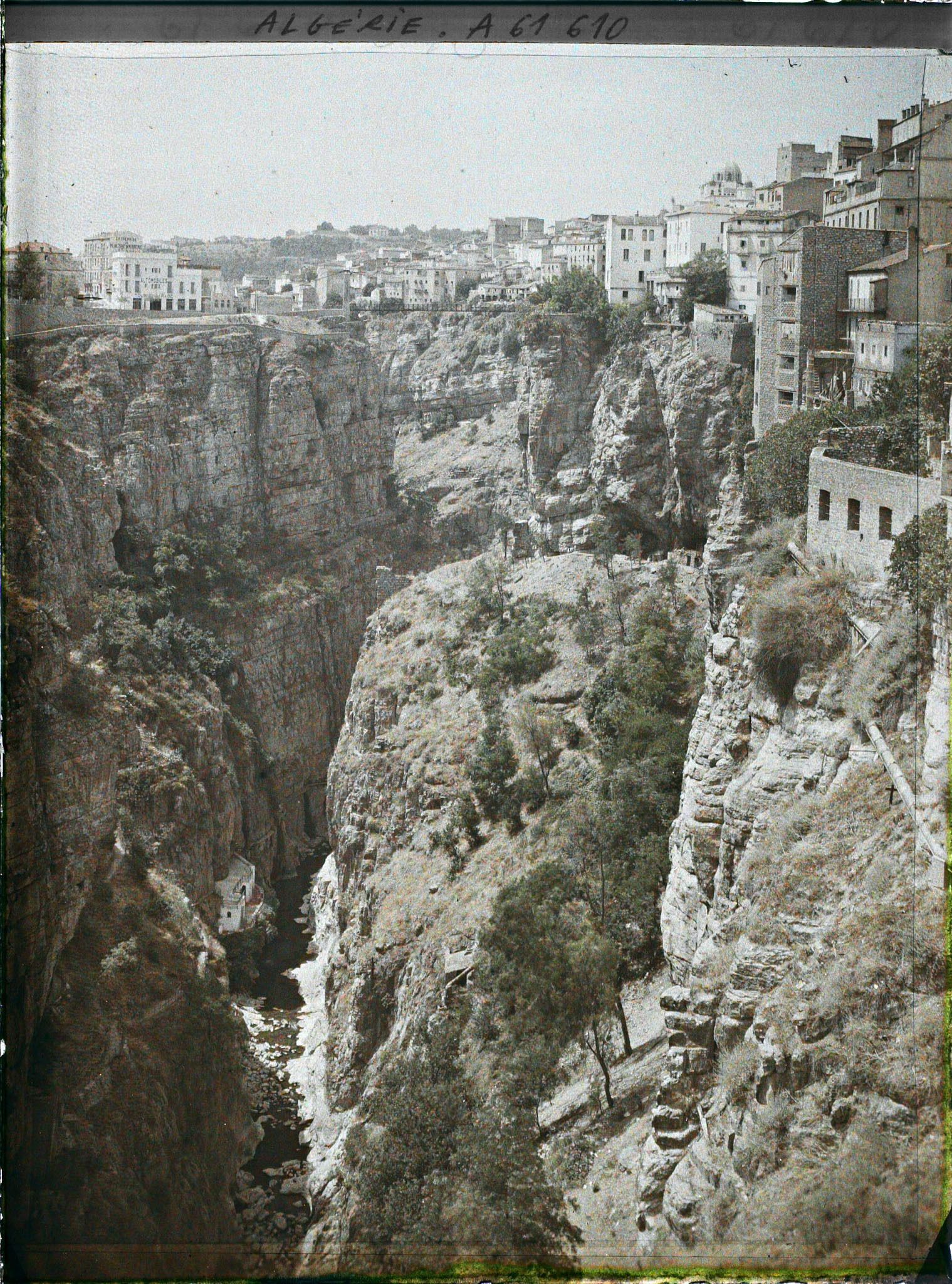 Image représentant Les gorges du Rhummei