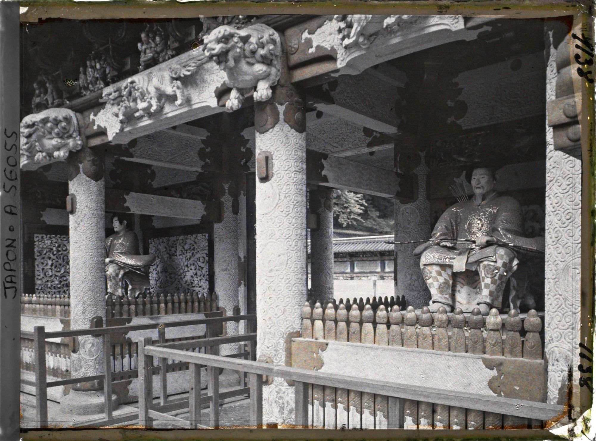 Image représentant Sanctuaire Tôshôgû : La Yômeimon (ou Higurashimon), les deux rois-gardiens