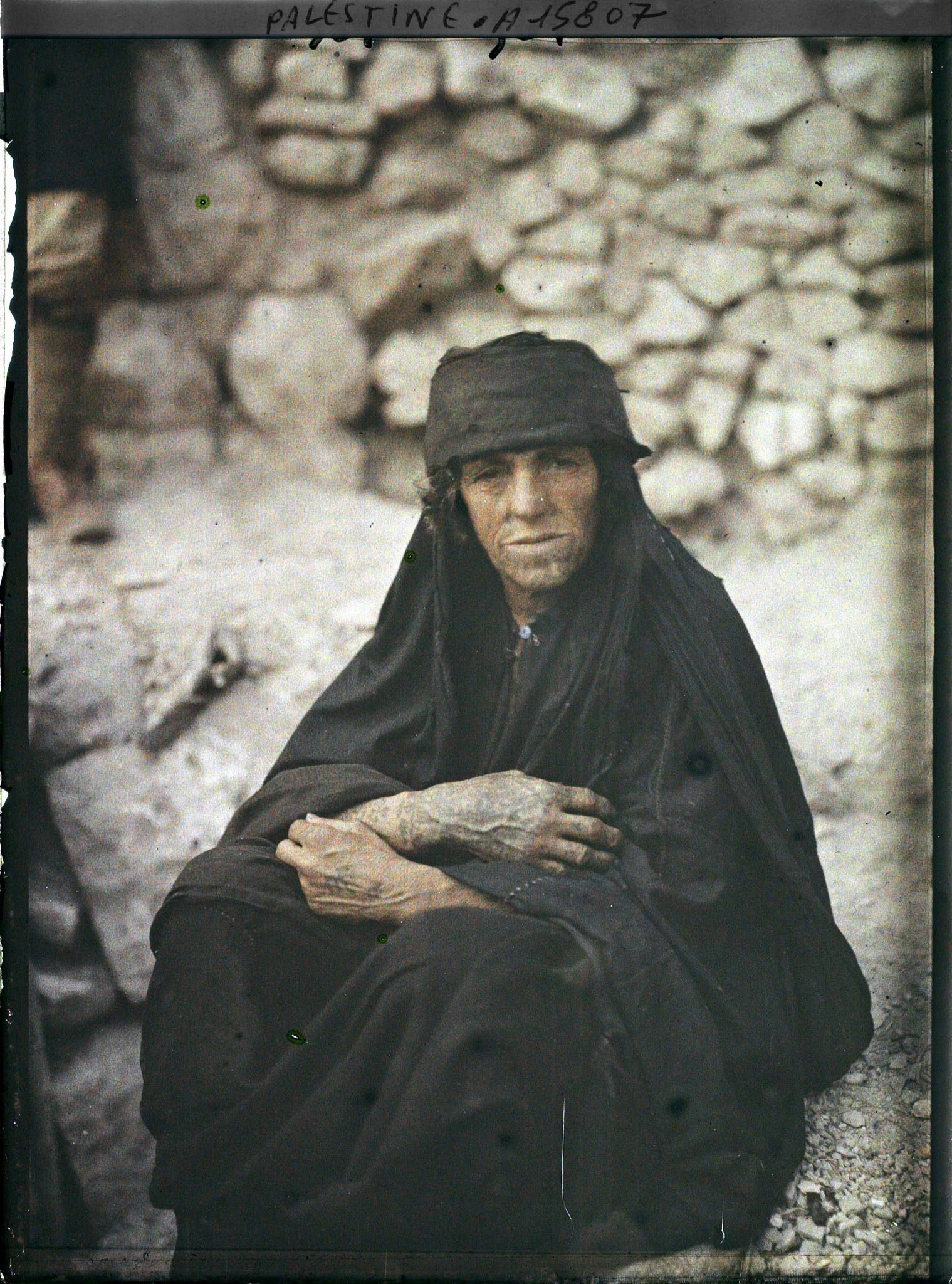 Image représentant Vieille femme d'As-Salt tatouée à l'indigo