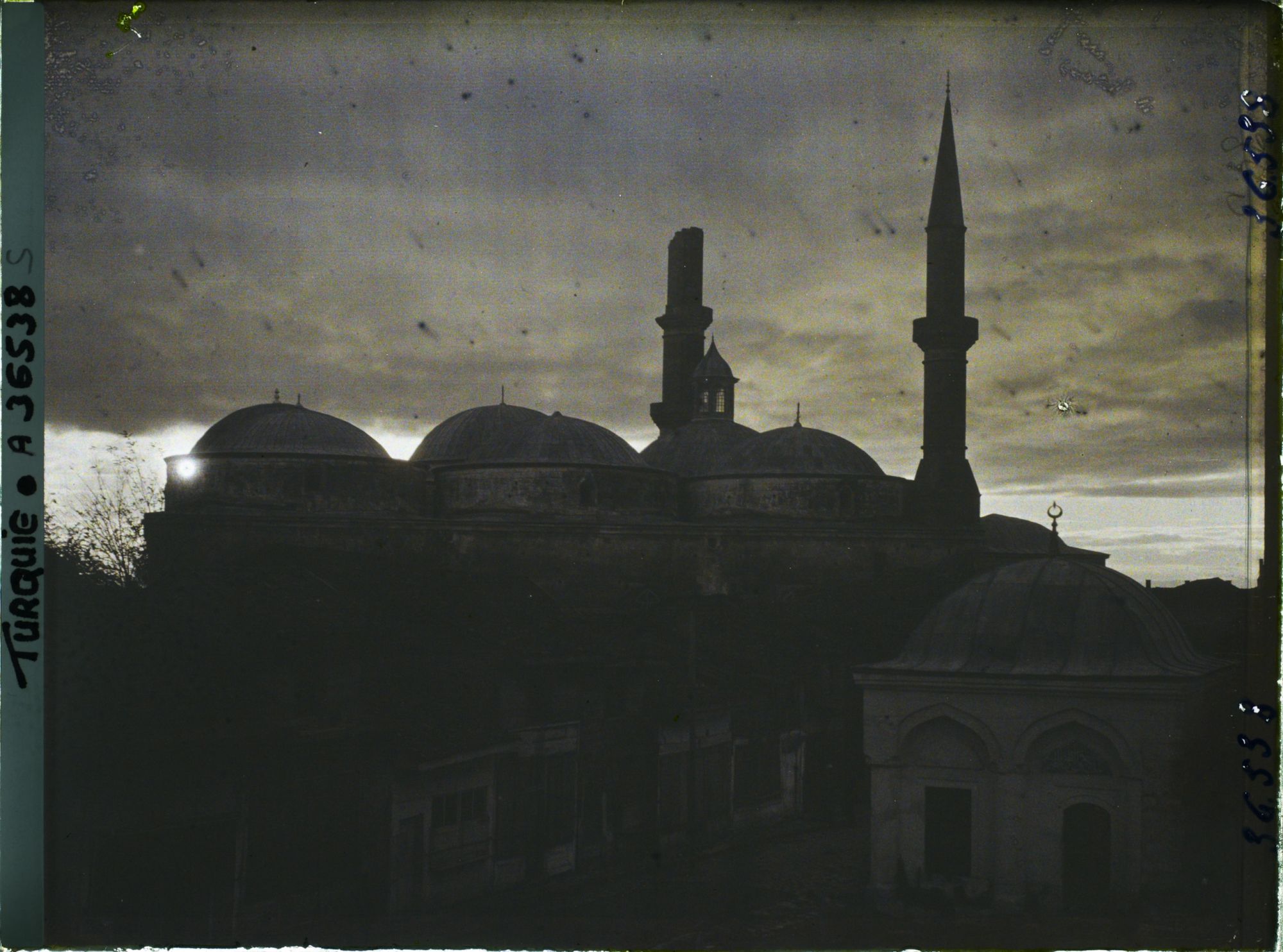 Image représentant Coucher de soleil sur Eski camii (la Vieille Mosquée)