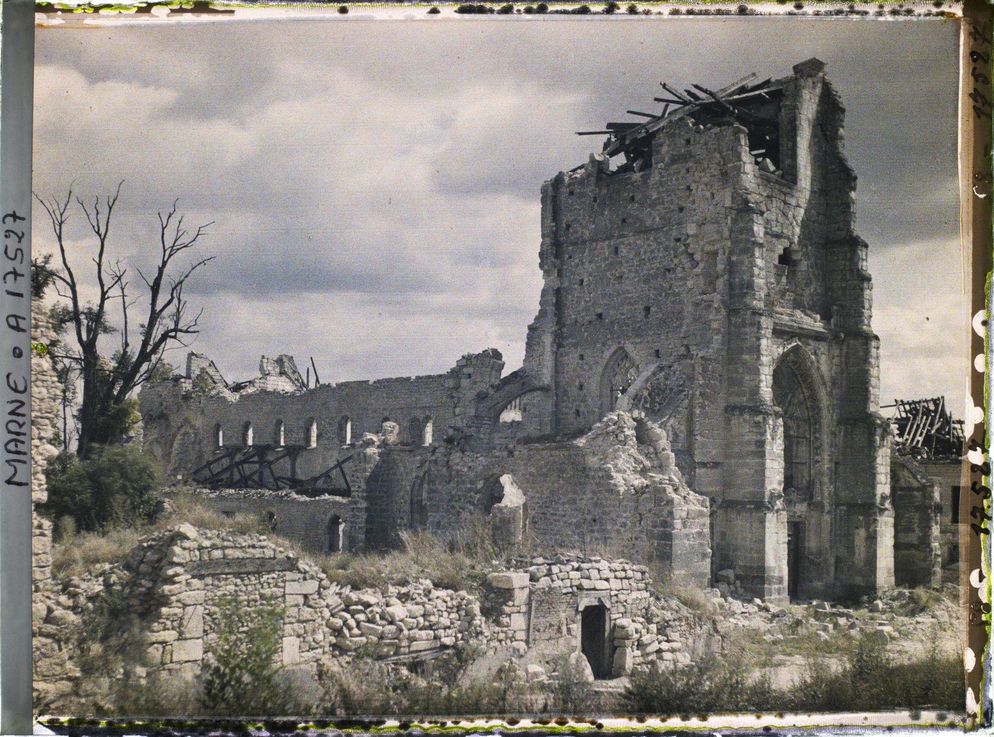 Image représentant France, Cormicy, Ensemble de l'Eglise