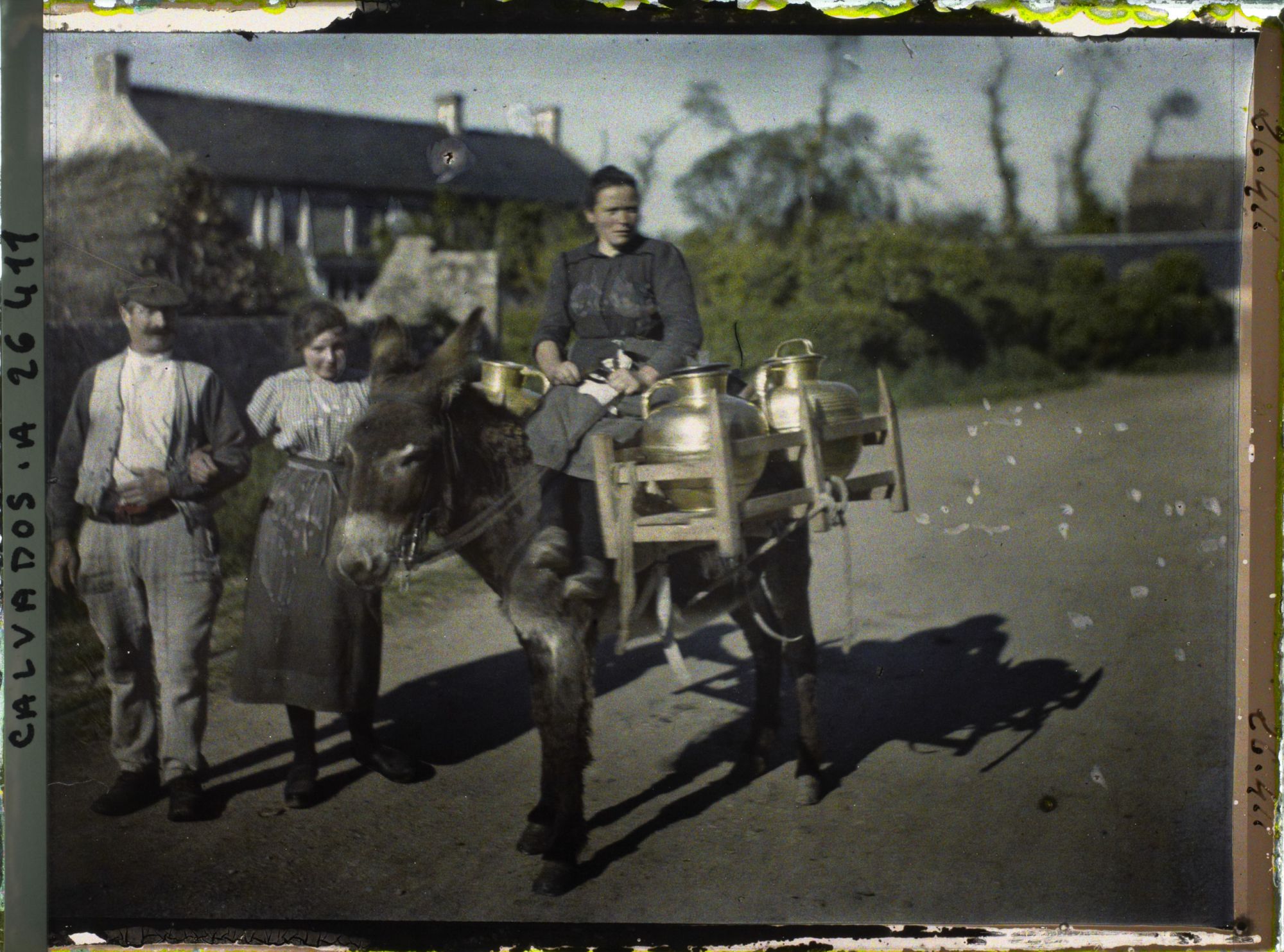 Image représentant Une laitière sur la route