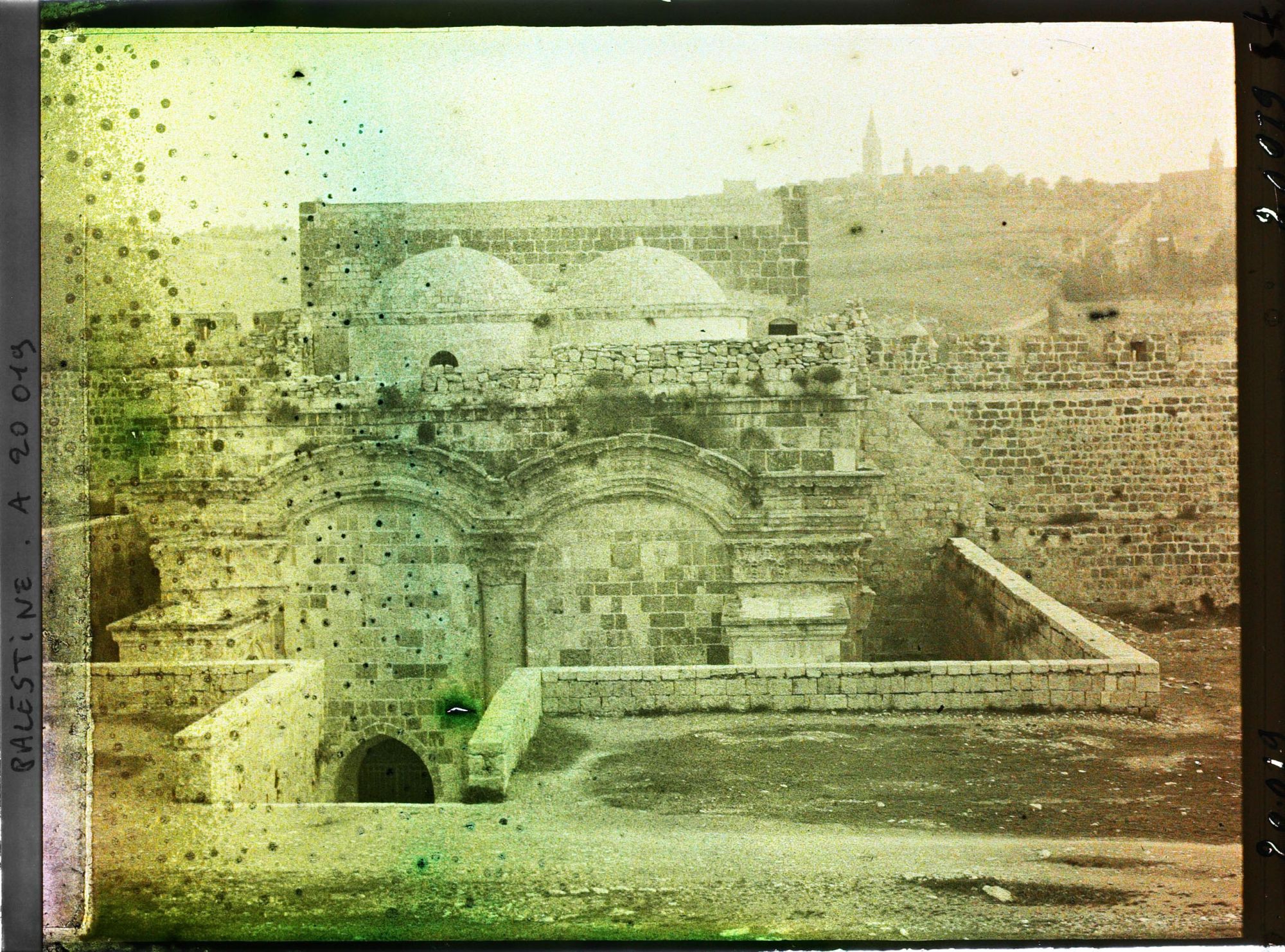 Image représentant La Porte Dorée, vue de l'intérieur