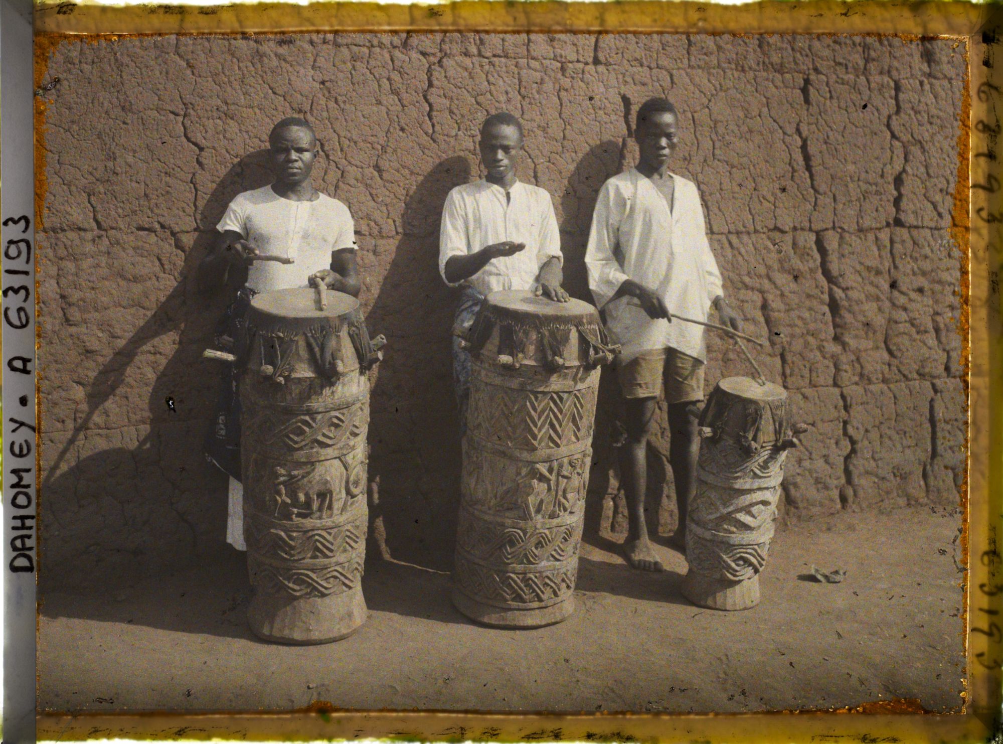 Image représentant Joueurs de tam-tam yorouba et tambours royaux