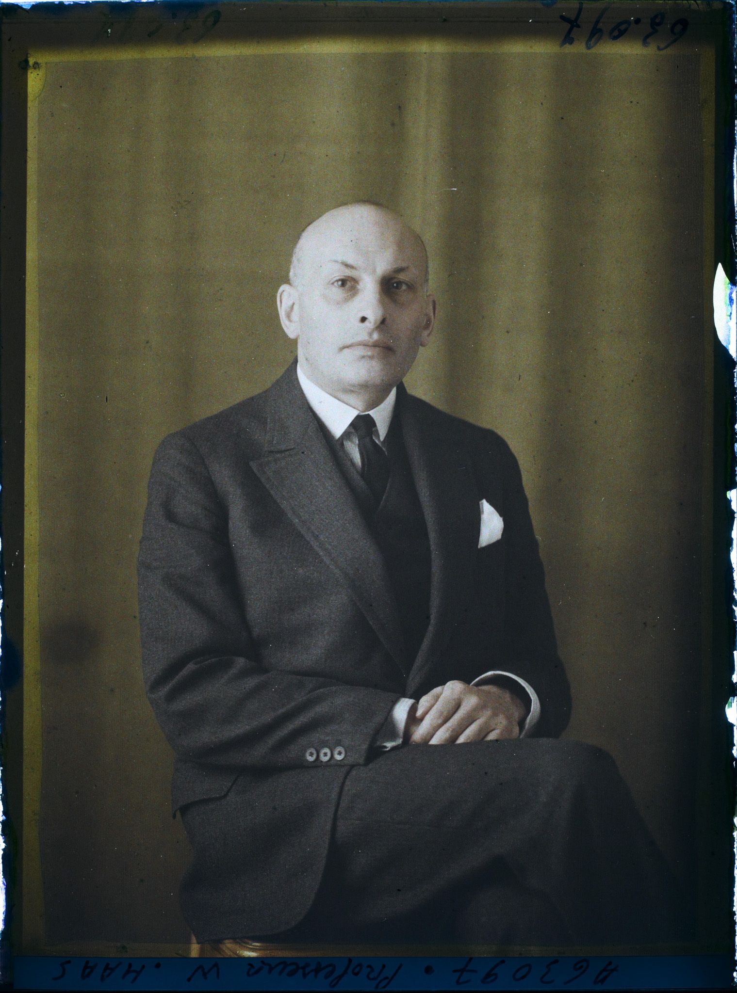 Image représentant https://musee-albert-kahn.s-museum.fr/home/NWQ2OTAwYzNmYjZlZTk1ZWQwODJmMjY4L2dlbmVyaWMtbm90aWNlLXRhYi9hdXRob3JpdHkvNjE3YTc5ZjVjZjhiODk2OGIzMzM3ZDIx/5d6900c3fb6ee95ed082f268/generic-notice-tab/authority/617a79ebcf8b8968b3336ed1 Professeur johannes Wander Haas