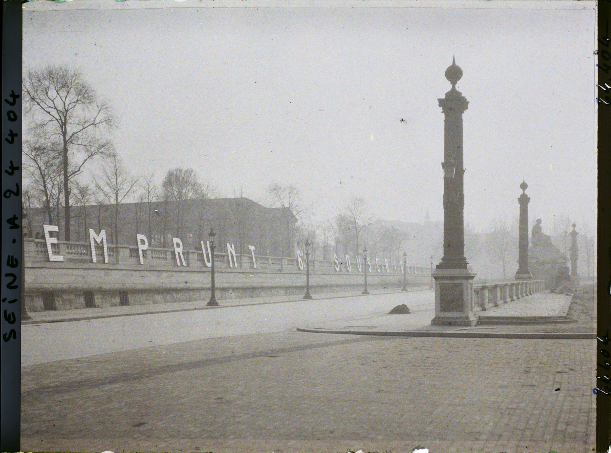 Image représentant Publicité pour l'emprunt national de 1920 place de la Concorde, terrasse des Tuileries