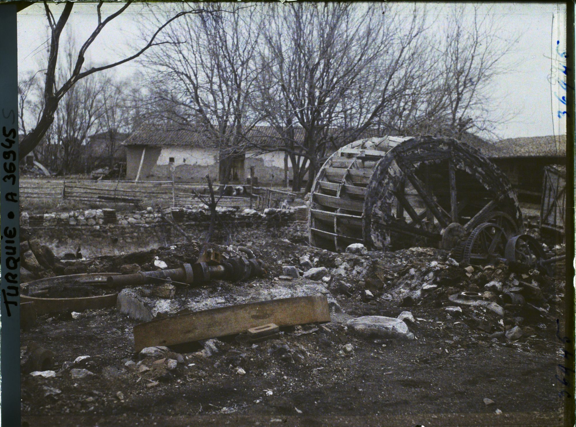 Image représentant Turquie, Eski-Ckehir, Ruines d'un moulin à eau brûlé