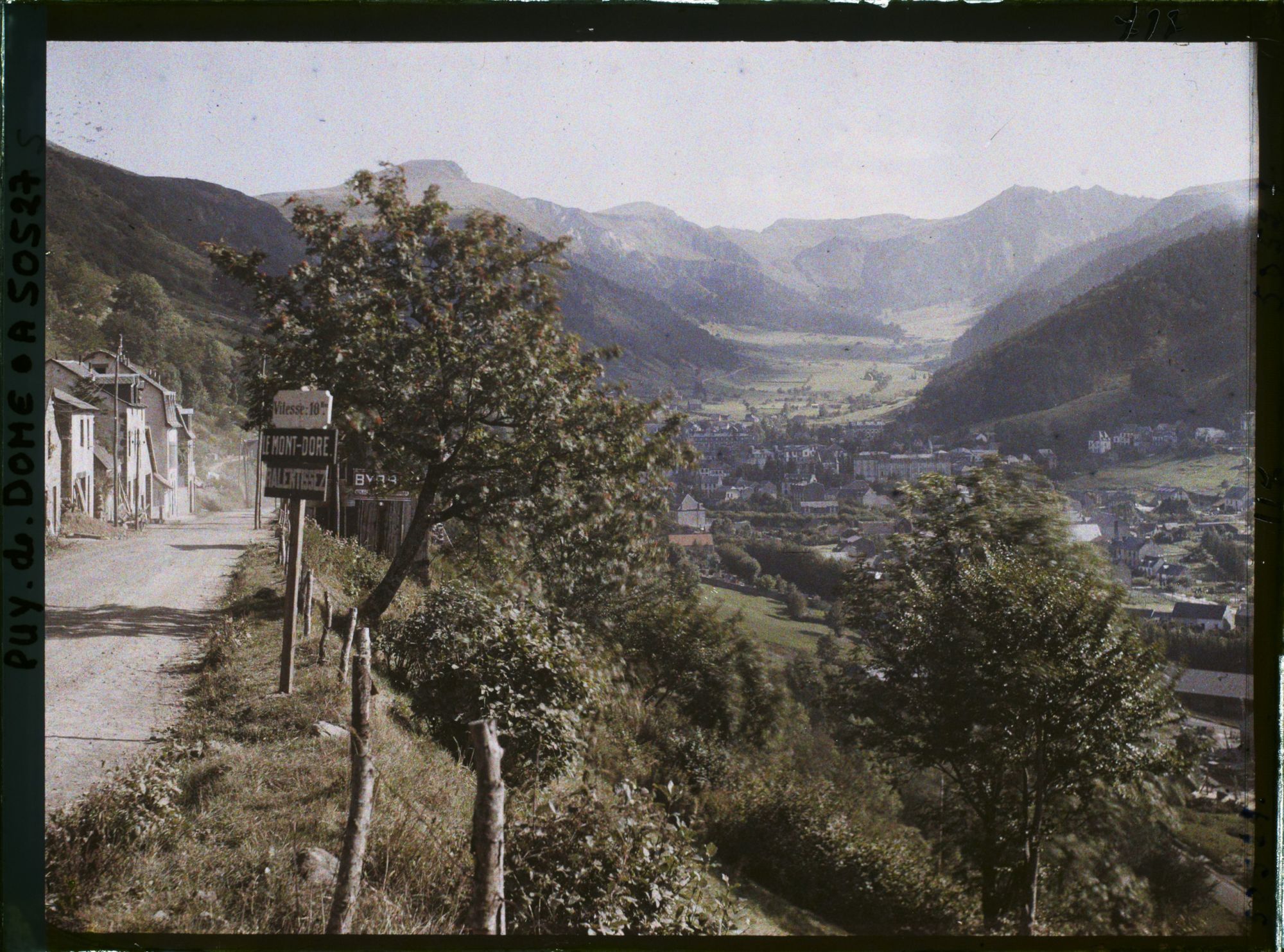 Image représentant France, Mont Dore, La route de Clermont et le Mont Dore