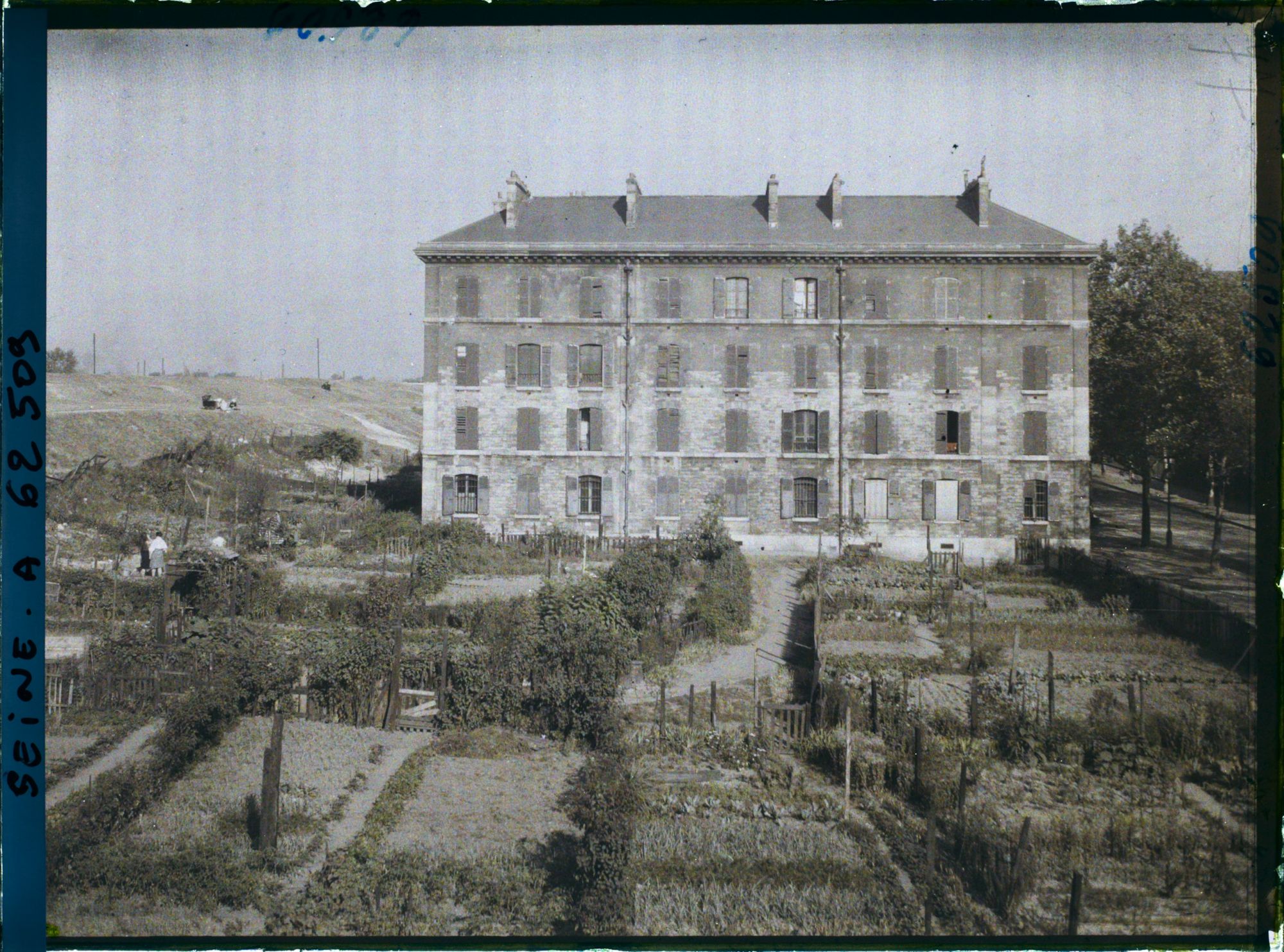 Image représentant Le Bastion 34 dans la zone des anciennes fortifications entre les portes des Poissonniers et de la Chapelle