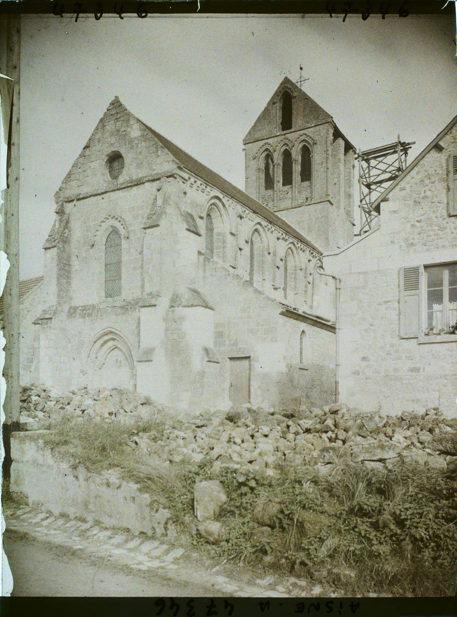 Image représentant France, Bourg et Comin, Façade de l'Eglise