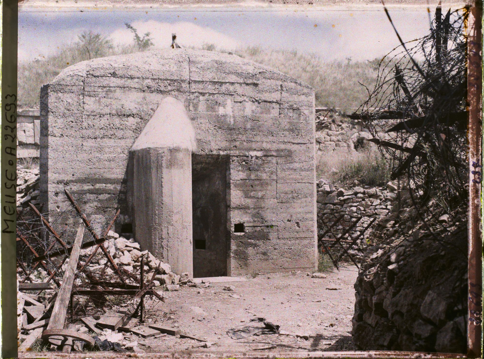 Image représentant France, Fort des Paroches, Blockhauss Allemand Construit dans la Cour du fort, devant l'entrée