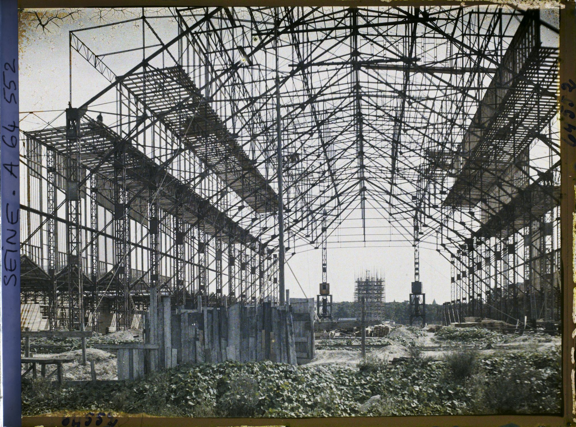 Image représentant Construction d'une galerie pour l'Exposition coloniale internationale à Vincennes