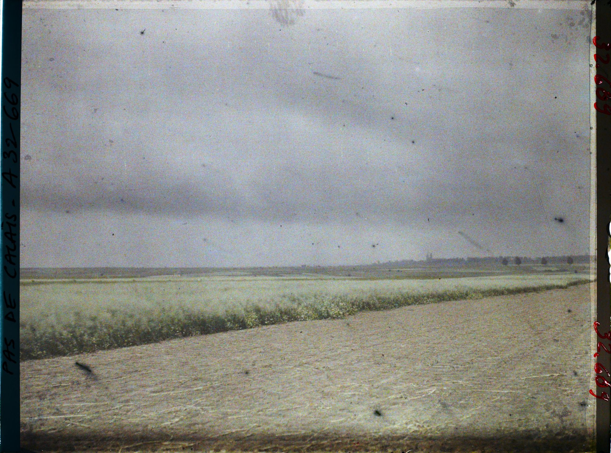 Image représentant France, Carency, Champ d'avoine, temps orageux, vue prise du moulin Topart vers le Mt St Eloi