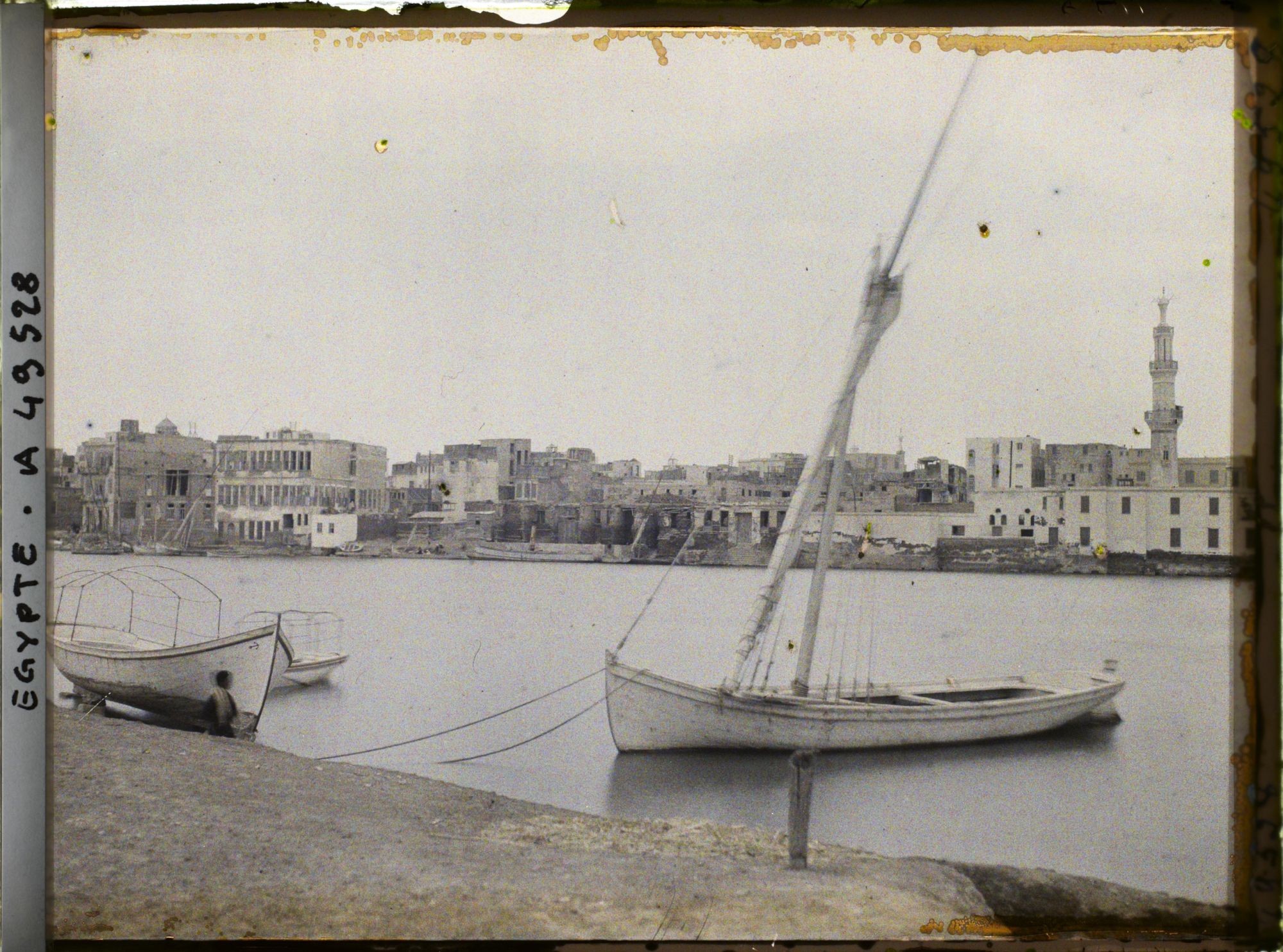 Image représentant La ville depuis le quai de la gare