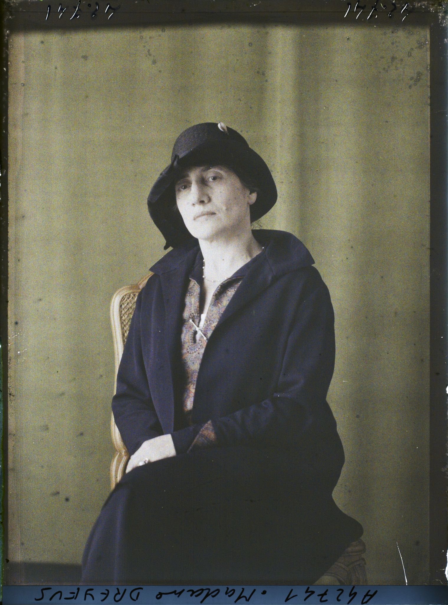 Image représentant https://musee-albert-kahn.s-museum.fr/home/NWQ2OTAwYzNmYjZlZTk1ZWQwODJmMjY4L2dlbmVyaWMtbm90aWNlLXRhYi9hdXRob3JpdHkvNjE3YTc5ZjVjZjhiODk2OGIzMzM3ZDIx/5d6900c3fb6ee95ed082f268/generic-notice-tab/authority/617a79ebcf8b8968b3336bde Madame Dreyfus