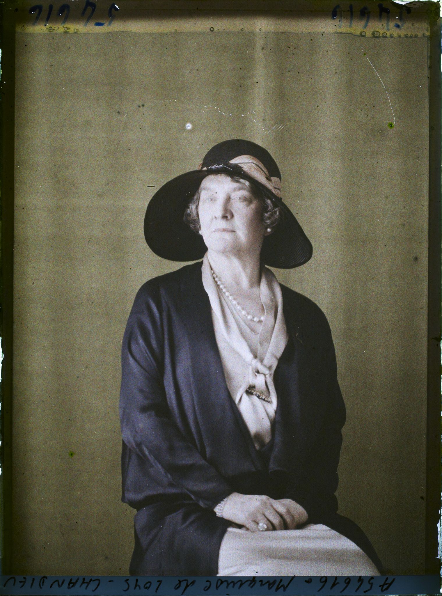 Image représentant https://musee-albert-kahn.s-museum.fr/home/NWQ2OTAwYzNmYjZlZTk1ZWQwODJmMjY4L2dlbmVyaWMtbm90aWNlLXRhYi9hdXRob3JpdHkvNjE3YTc5ZjVjZjhiODk2OGIzMzM3ZDIx/5d6900c3fb6ee95ed082f268/generic-notice-tab/authority/617a79ebcf8b8968b3337298 La Marquise Agnès de Loys-Chandieu