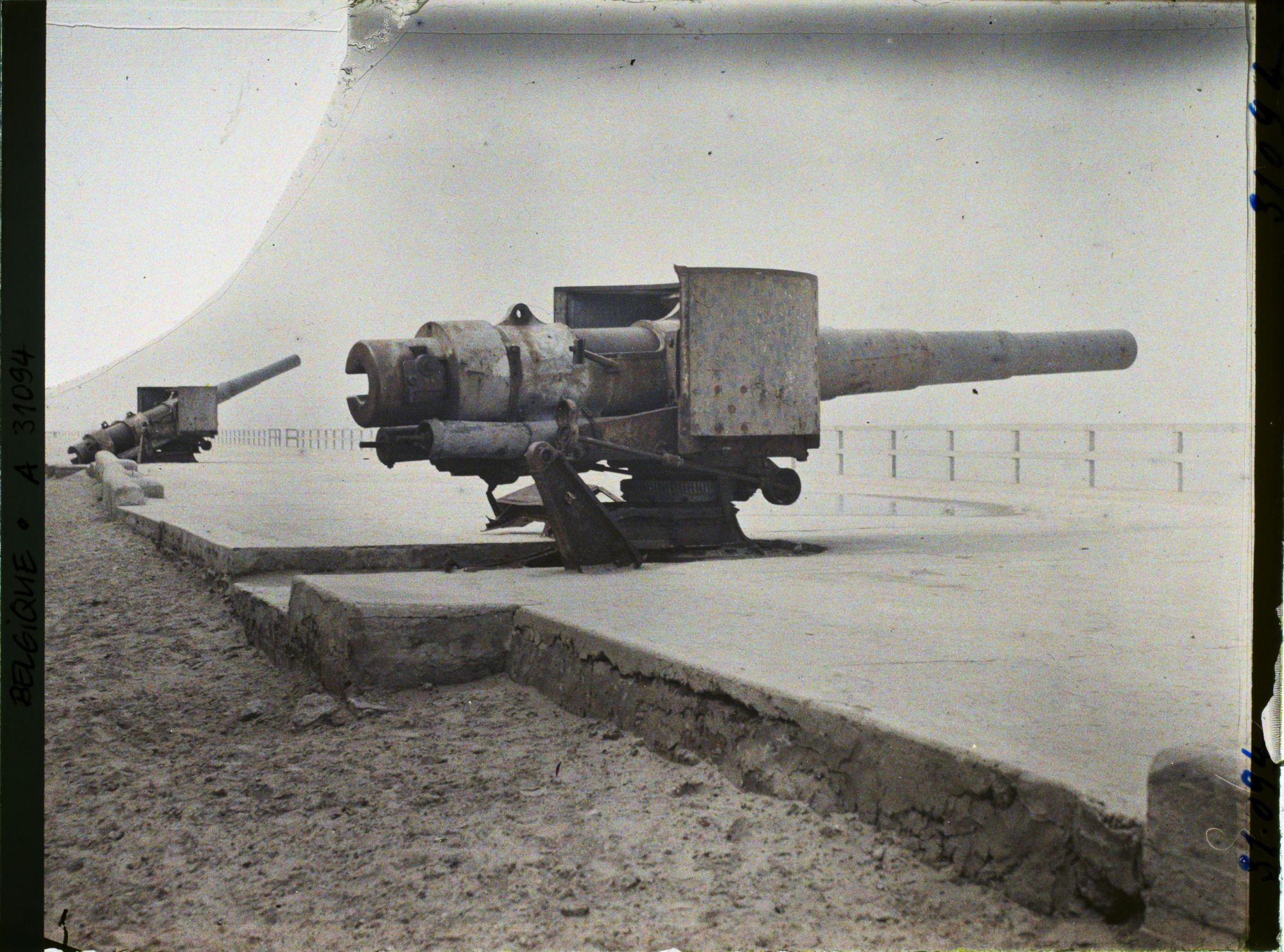 Image représentant Belgique, Ostende, Les deux pièces de gauche de la batterie