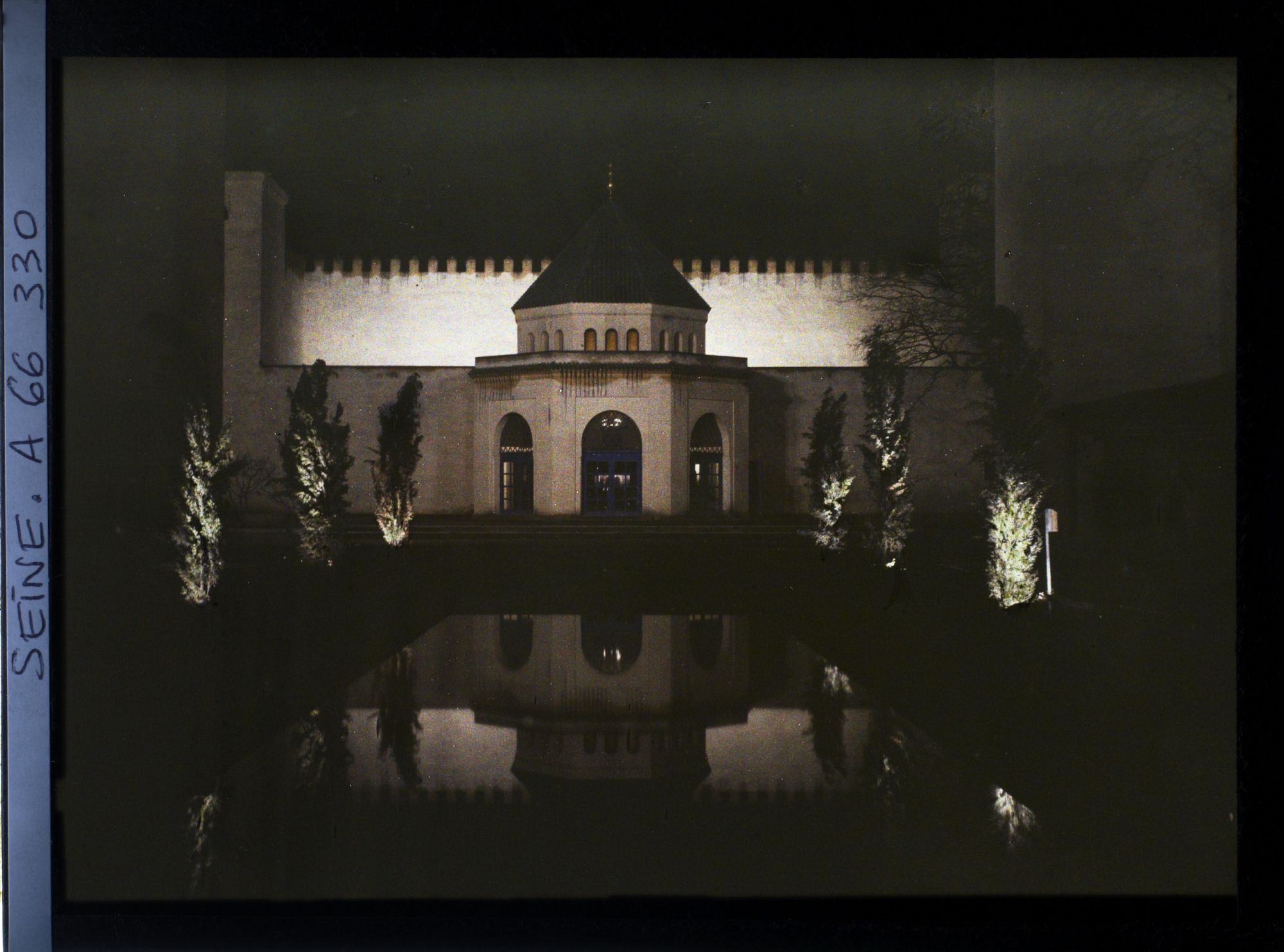 Image représentant L'Exposition Coloniale Internationale de 1931, les illuminations du pavillon du Maroc