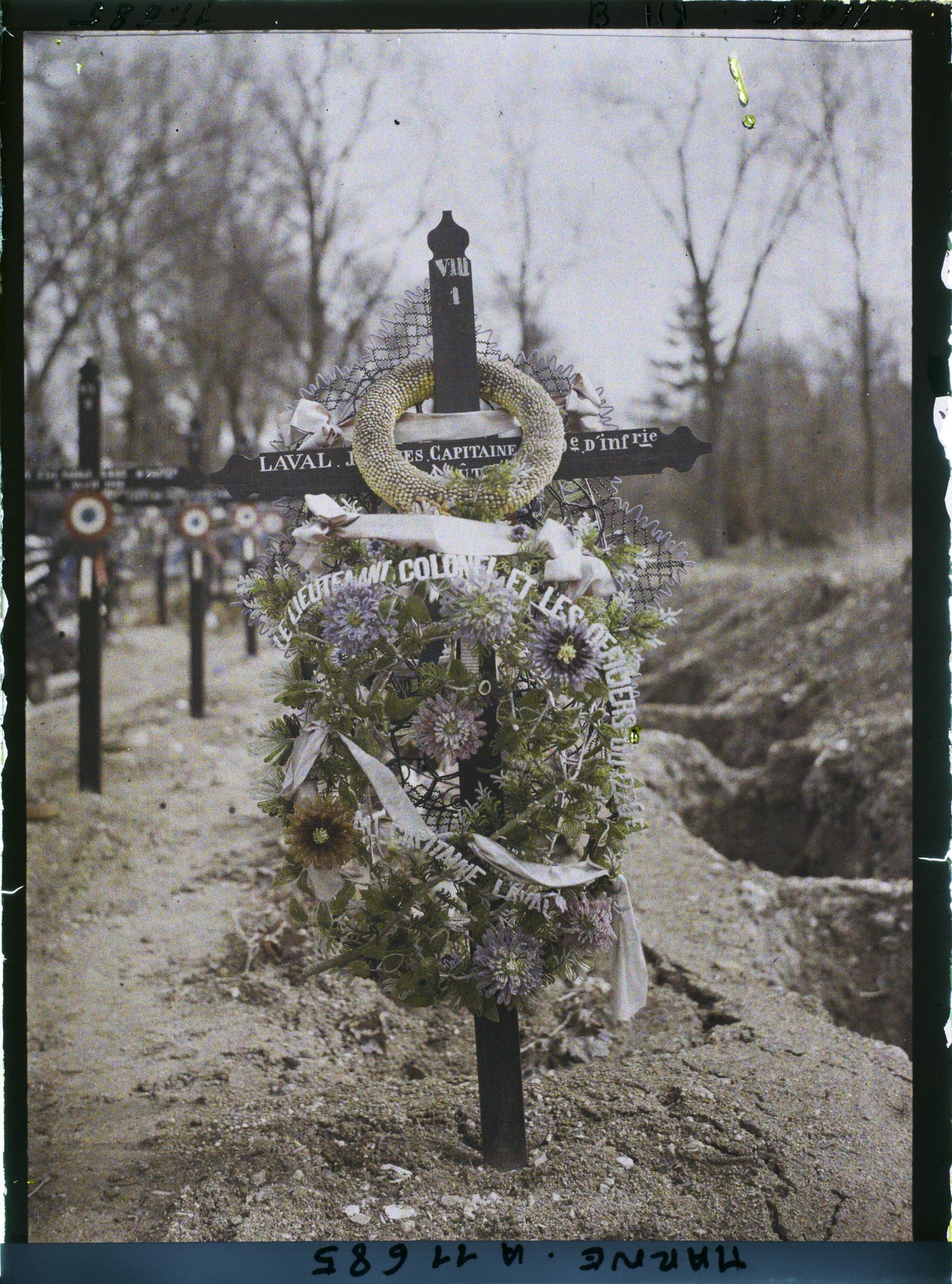 Image représentant France, Reims, Une tombe d'officier tué récemment devant Reims