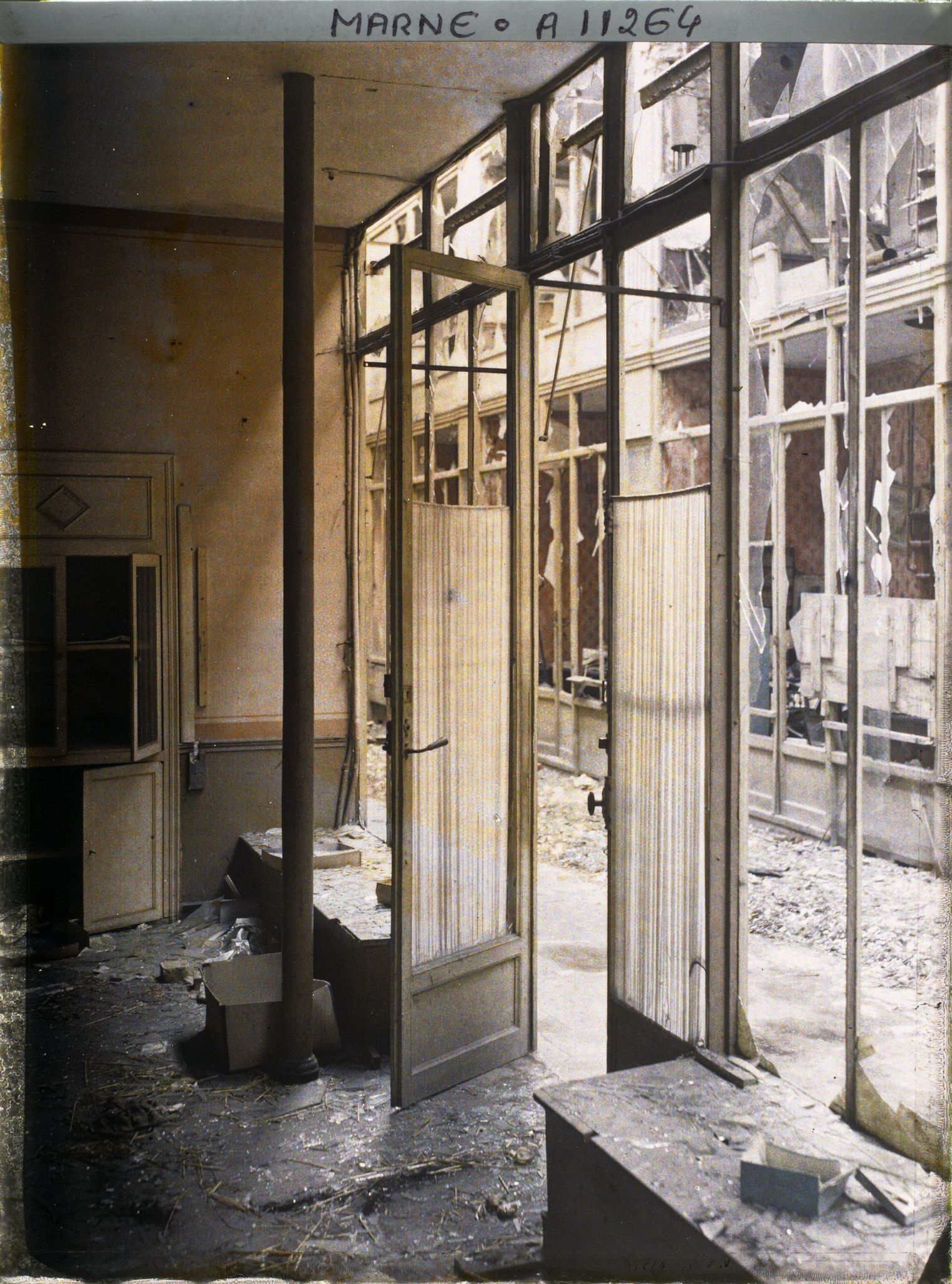 Image représentant Intérieur d'une boutique, passage des Variétés,