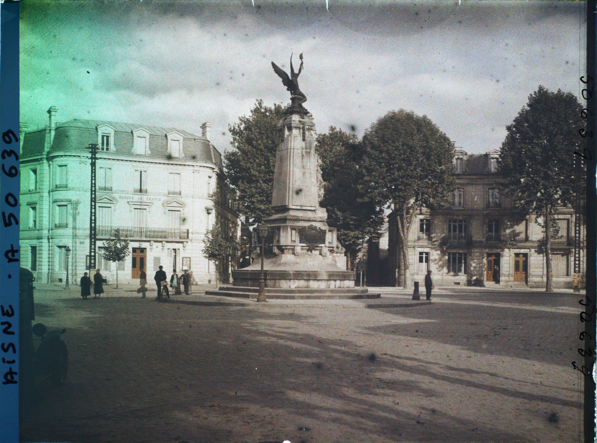 Image représentant France, Soissons, Place de la République et Banque de France