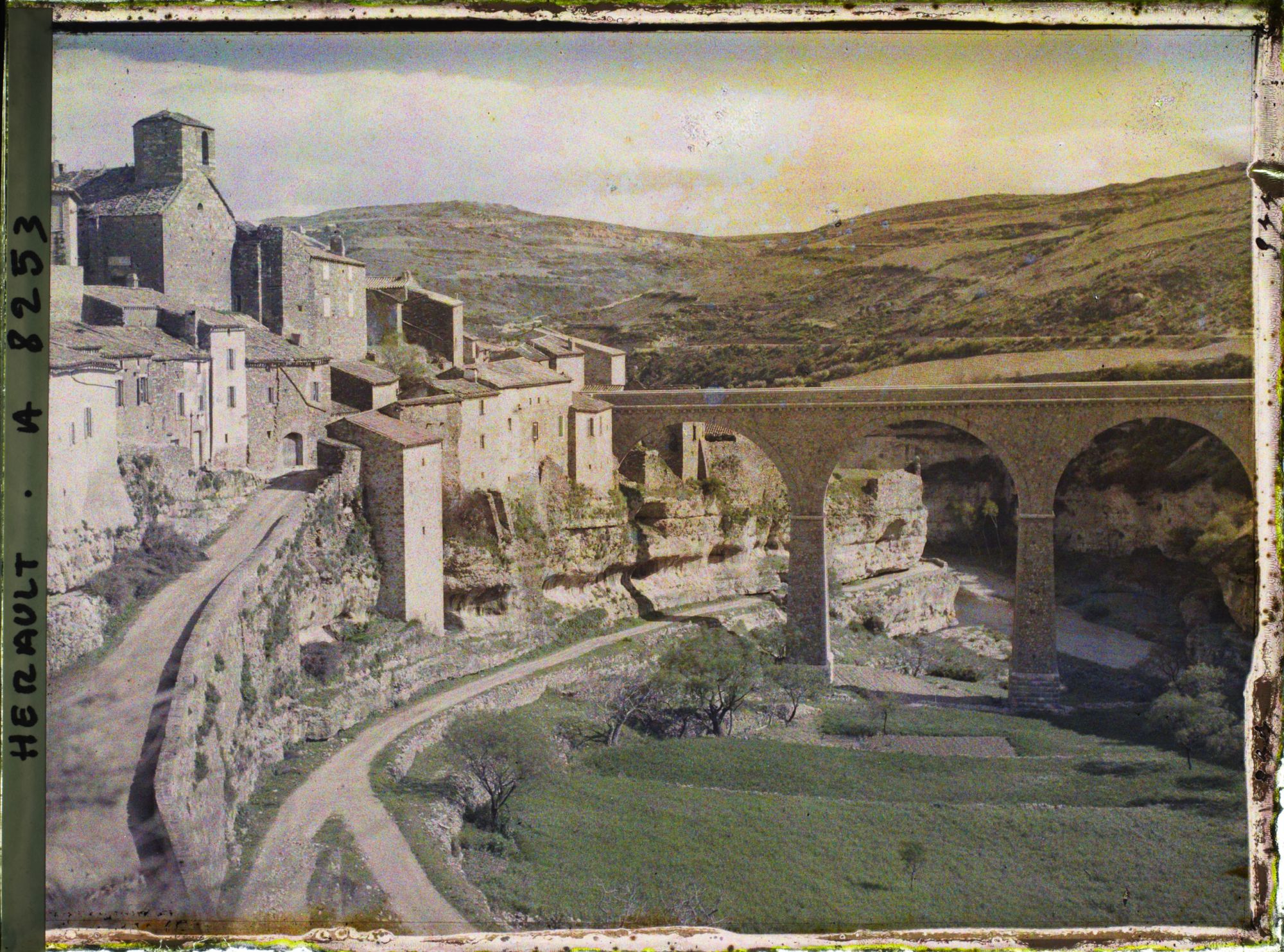Image représentant La gorge de la Cesse et le pont