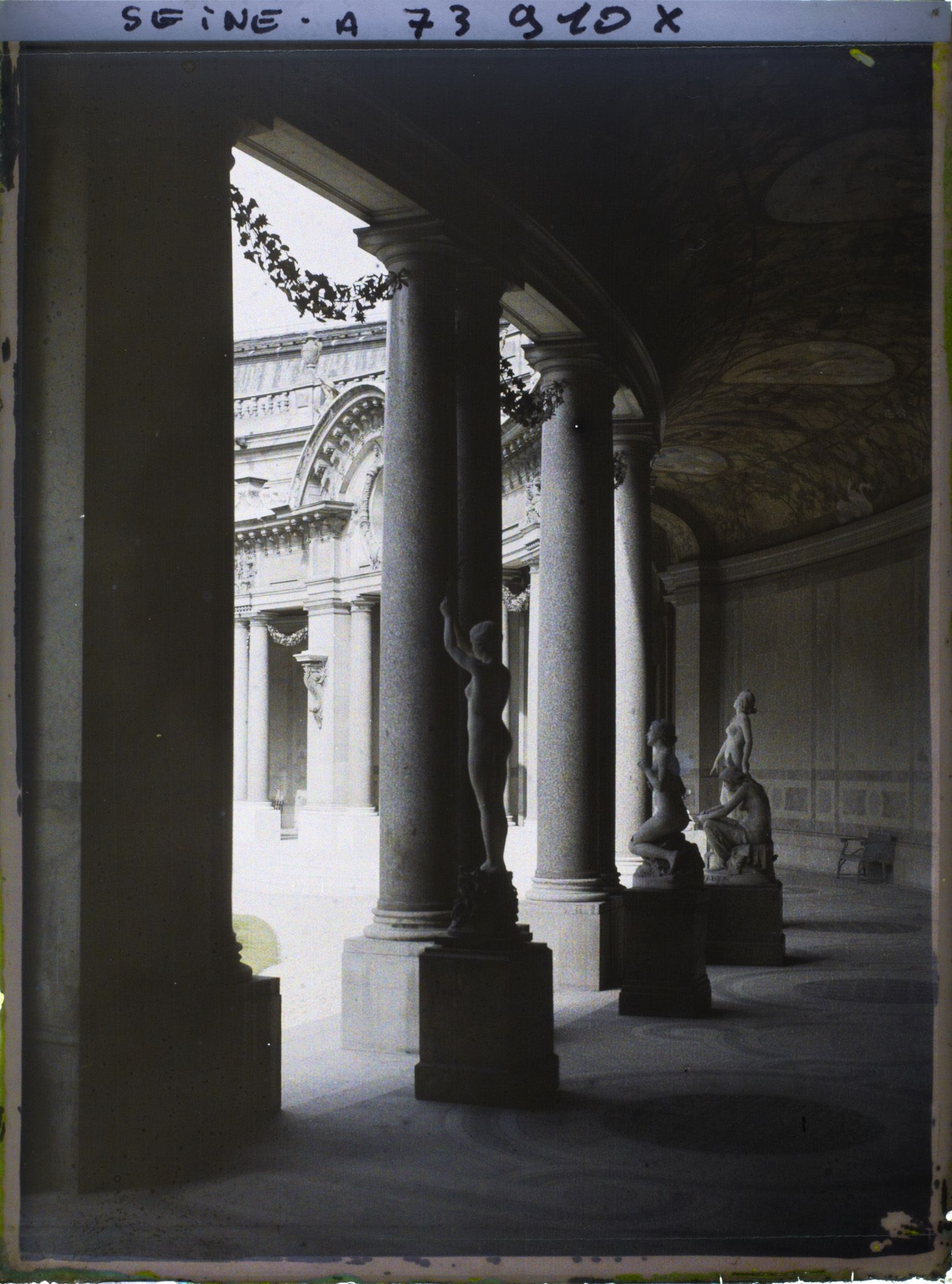 Image représentant Le péristyle du Petit Palais