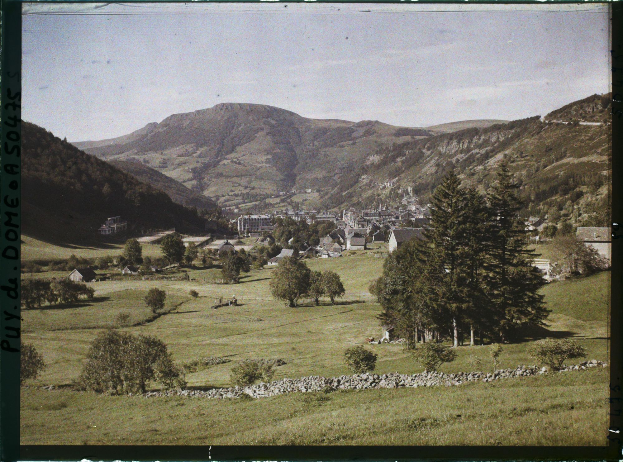 Image représentant France, Mont-Dore, Vue prise de la route du Sancy