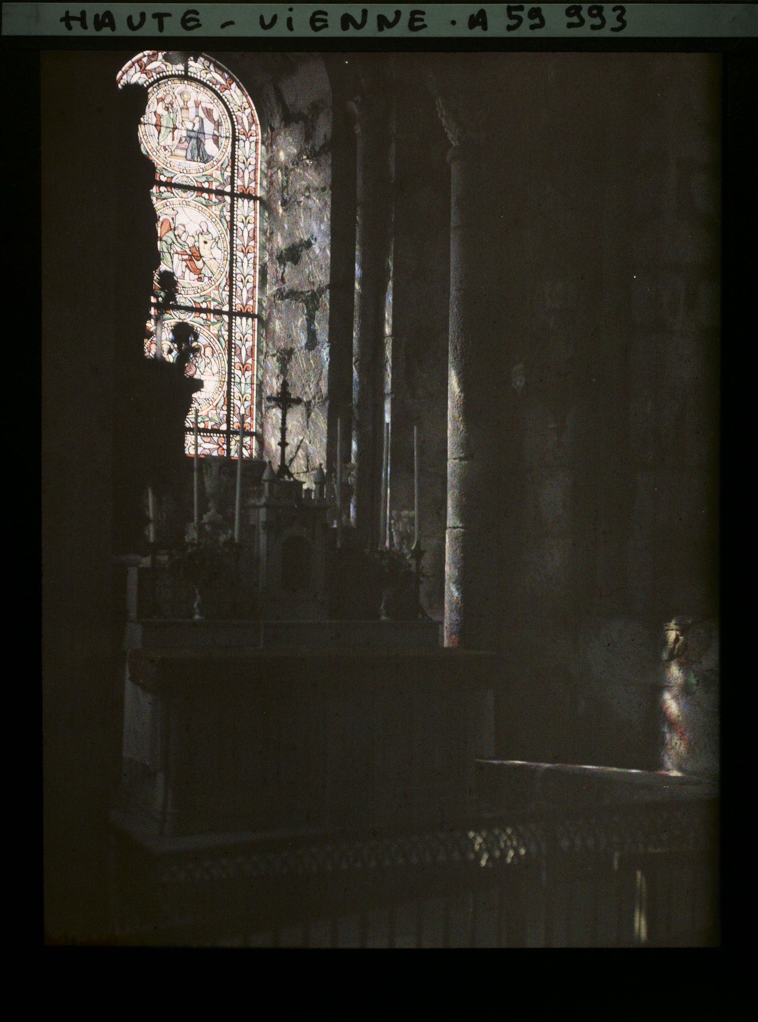 Image représentant Projection de vitraux dans une des chapelles de la Collégiale Saint-Pierre