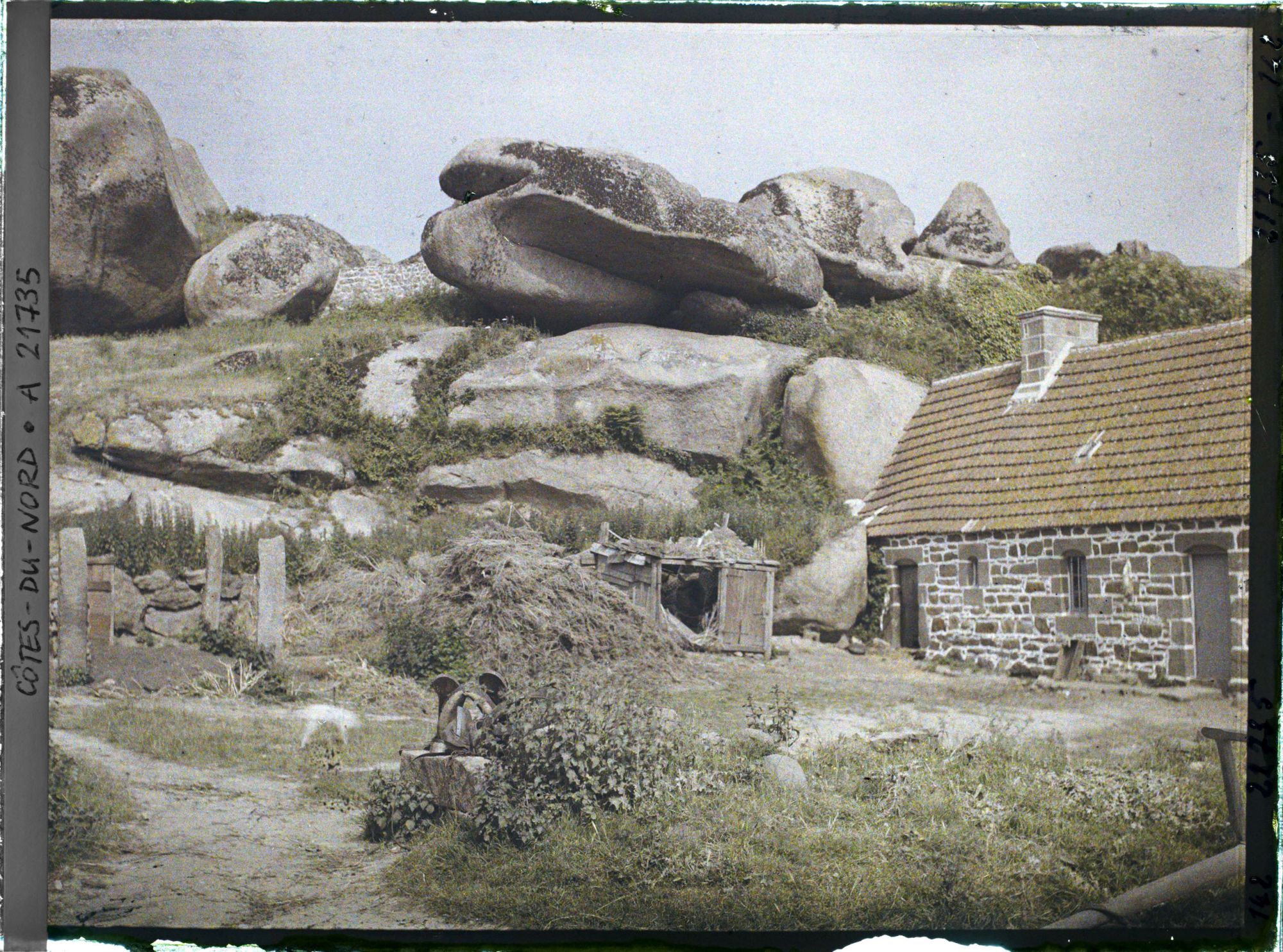 Image représentant Une maison appuyée sur les rochers de Trégastel