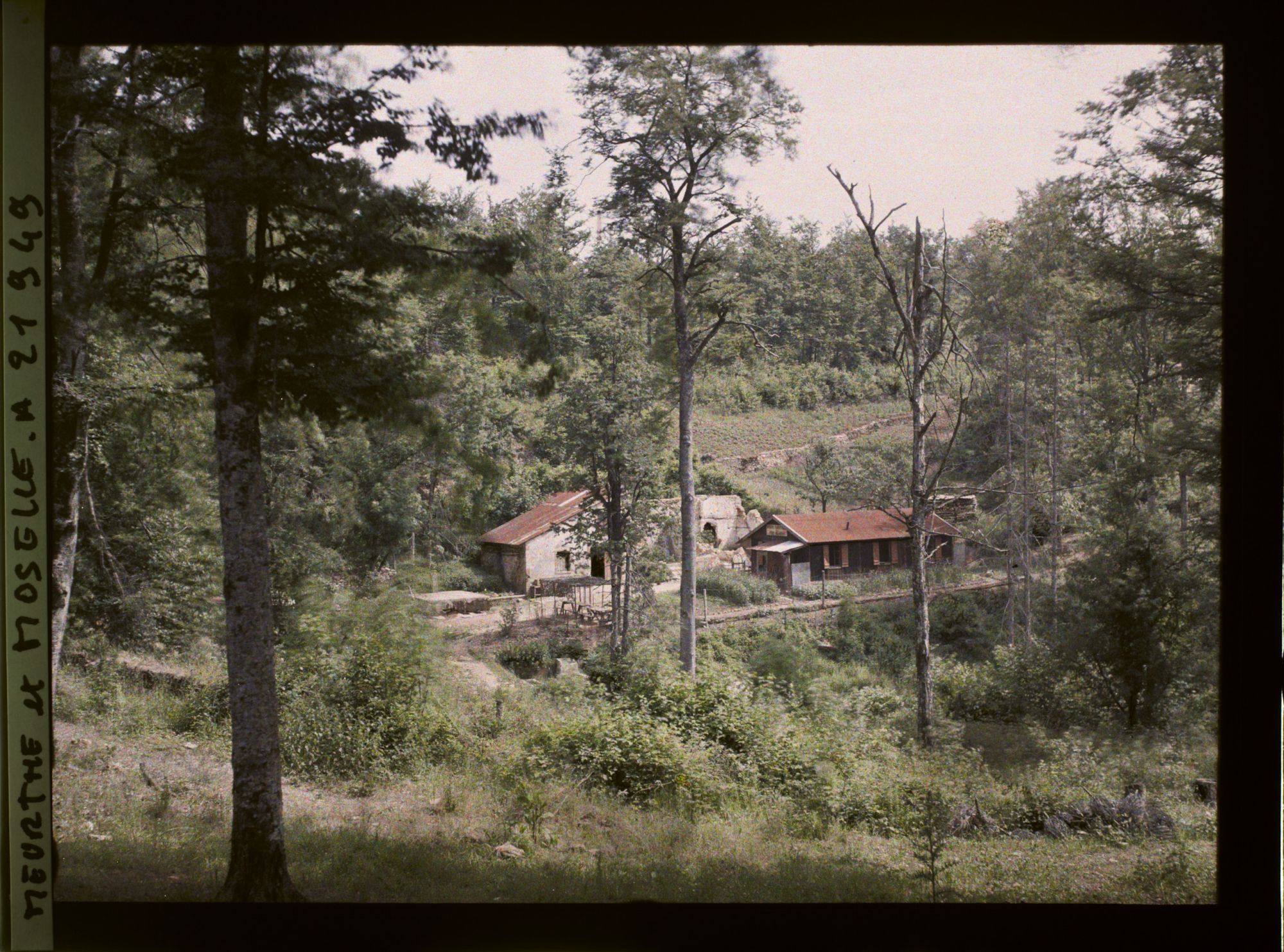 Image représentant France, Bois le Prêtre, Fontaine et maison forestière du Père Hilarion