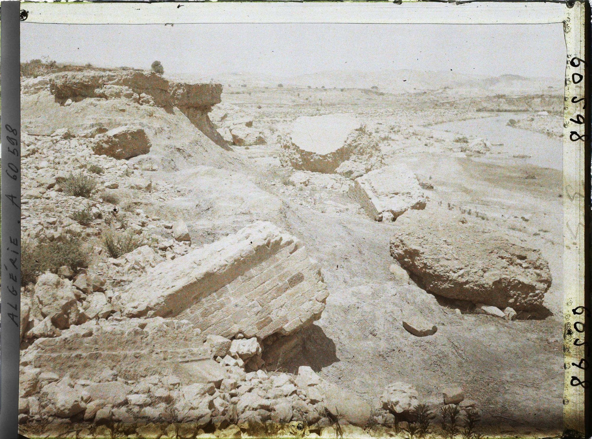 Image représentant Blocs de maçonnerie arrachés au barrage lors de la catastrophe de 1927
