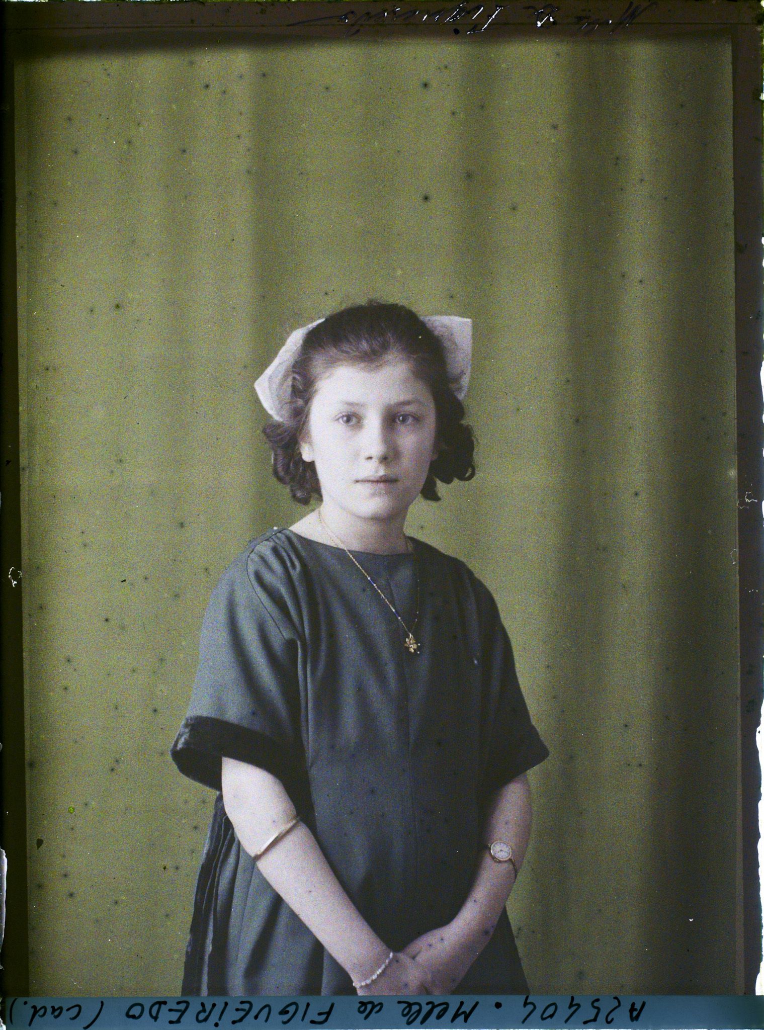 Image représentant https://musee-albert-kahn.s-museum.fr/home/NWQ2OTAwYzNmYjZlZTk1ZWQwODJmMjY4L2dlbmVyaWMtbm90aWNlLXRhYi9hdXRob3JpdHkvNjE3YTc5ZjVjZjhiODk2OGIzMzM3ZDIx/5d6900c3fb6ee95ed082f268/generic-notice-tab/authority/617a79ebcf8b8968b3336d31 Mademoiselle de Figueiredo