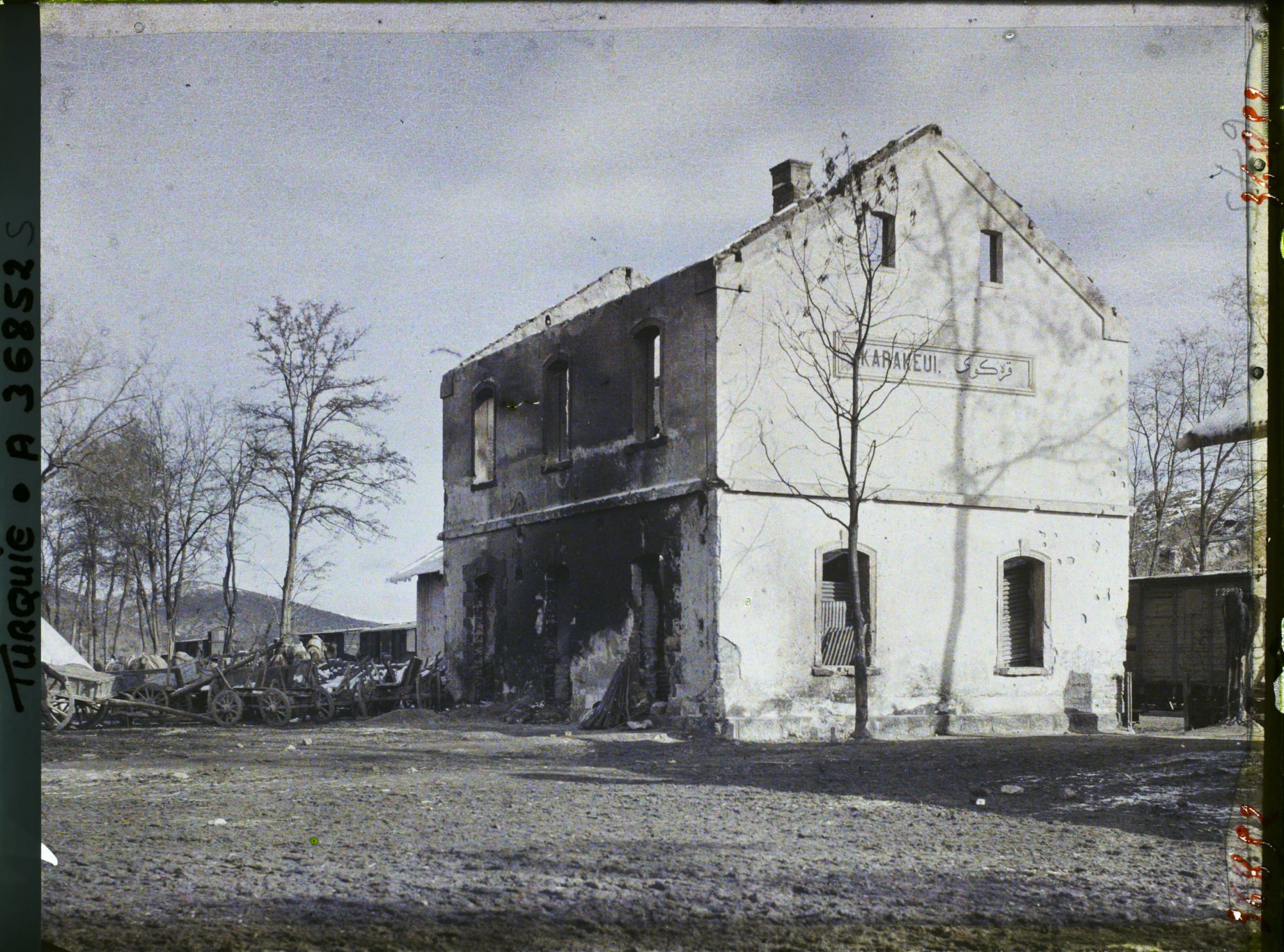 Image représentant Turquie, Karakeui, Gare de Karakeui incendiée