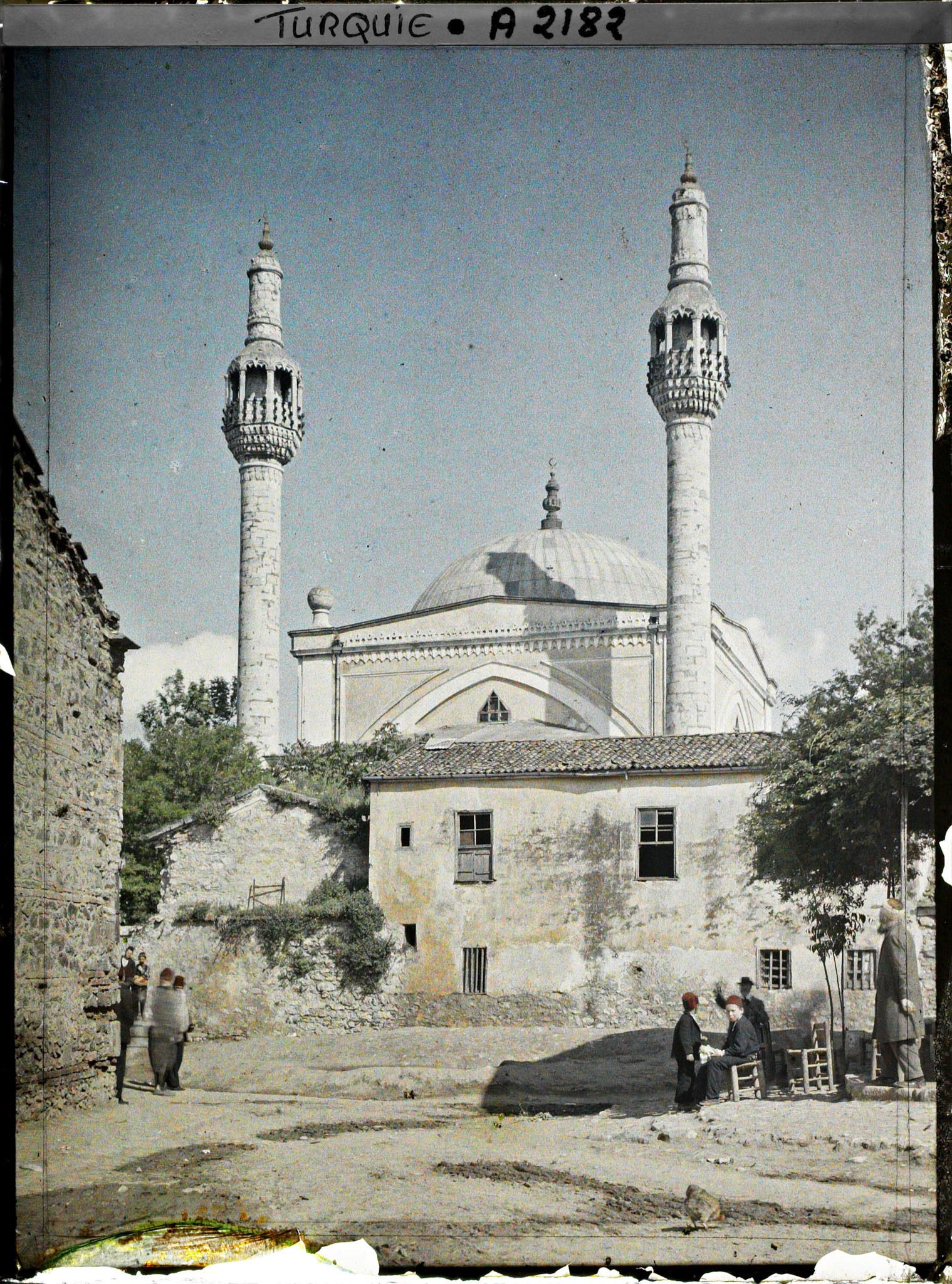 Image représentant Güzelce Kasim Pasa camii ("mosquée du Grand-Vizir-Guzelce-Kâsim") , dans le quartier de Kasimpasa