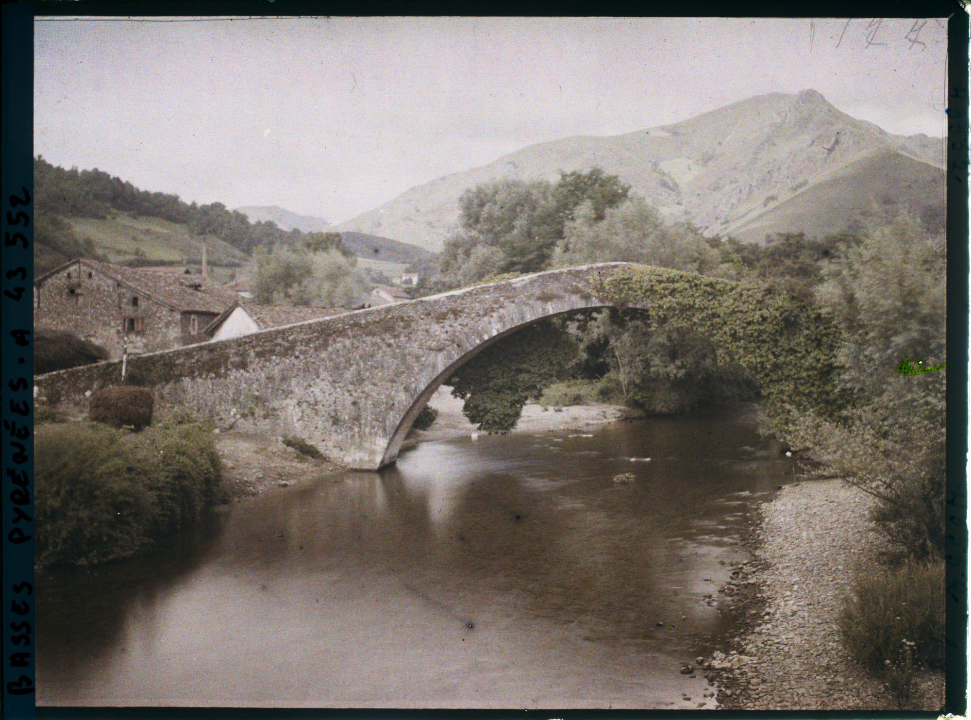 Image représentant France, St Etienne de Baigorry, Le Vieux Pont