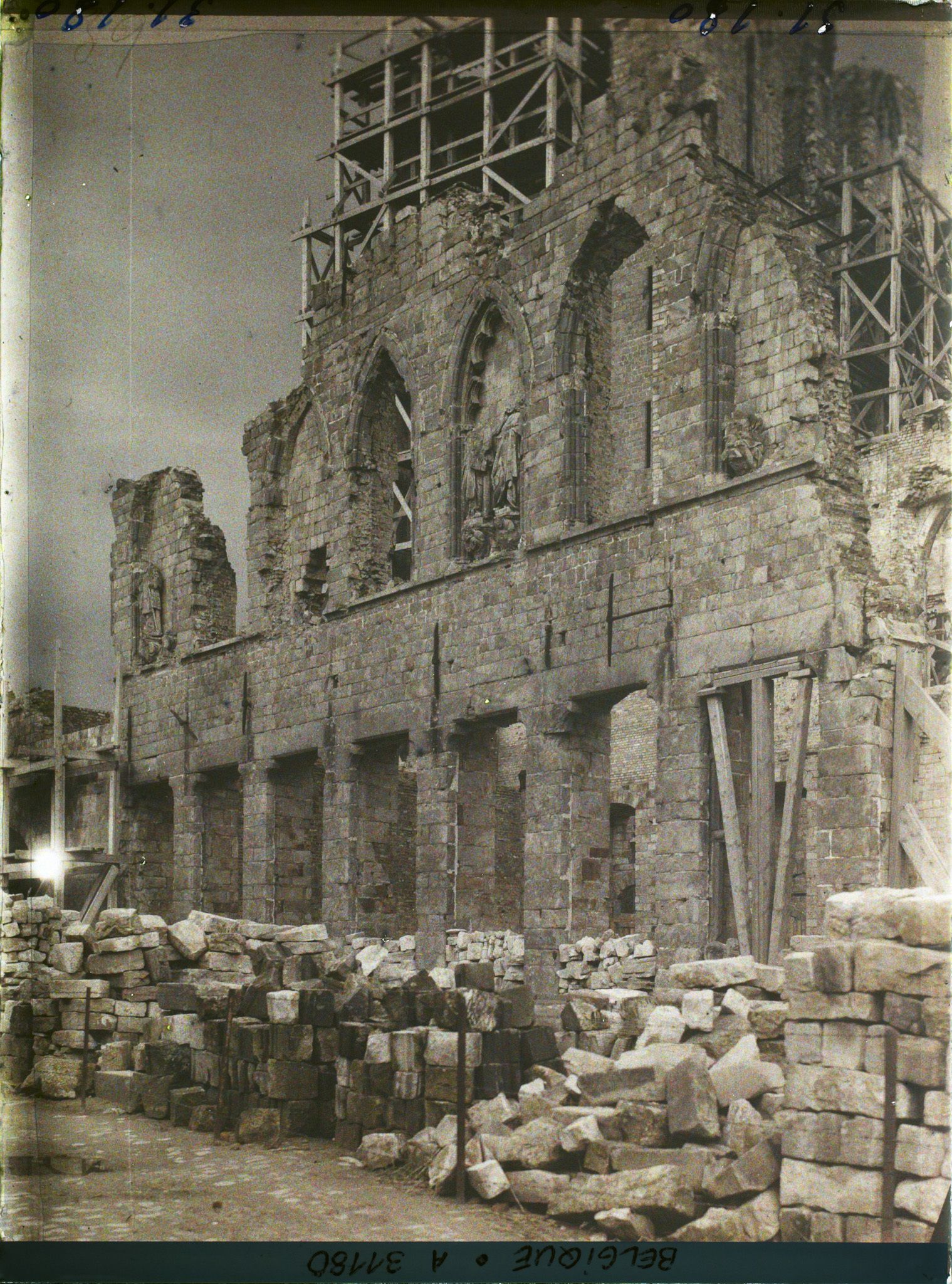 Image représentant Belgique, Ypres, Façade Nord des Halles