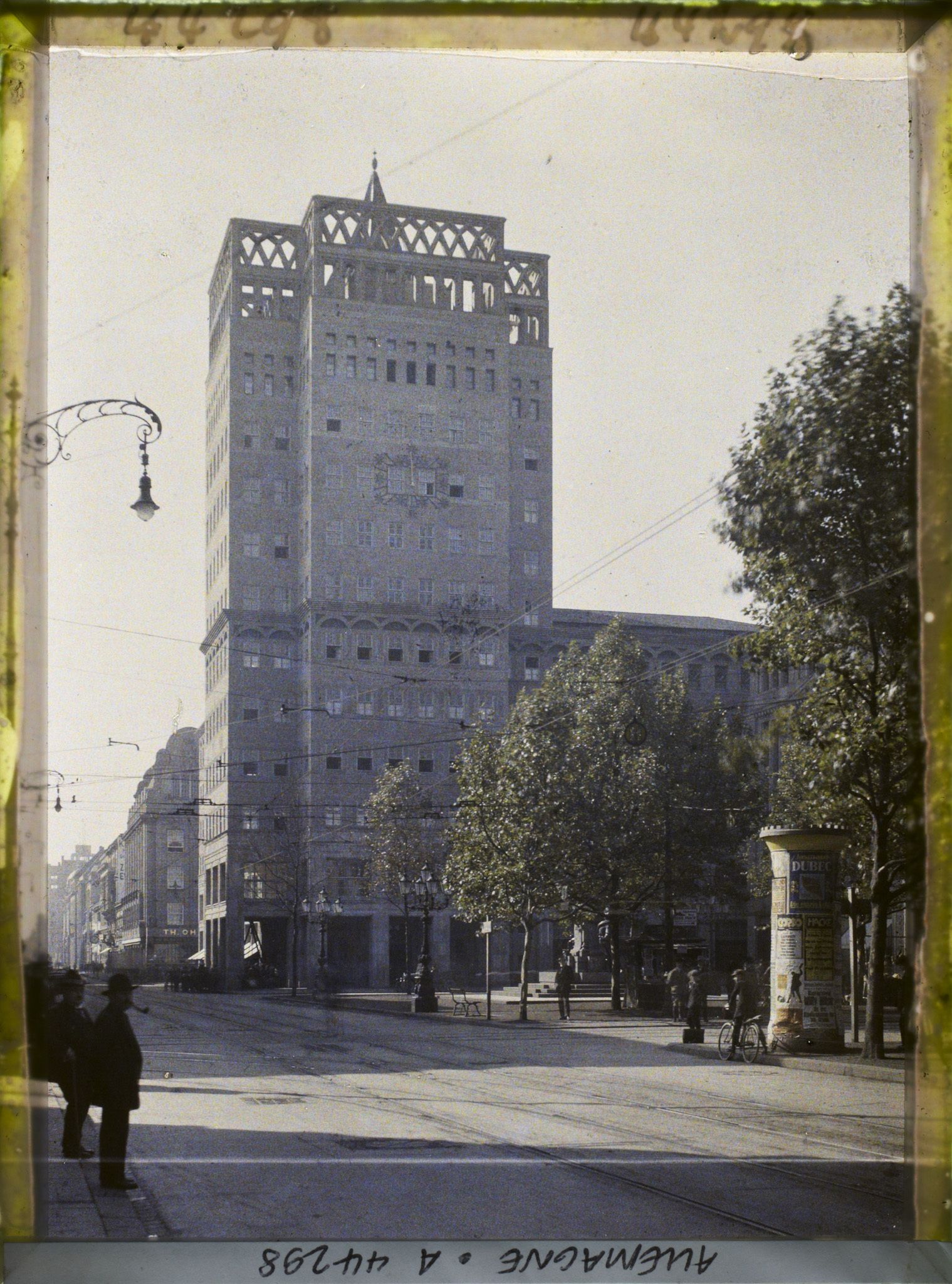 Image représentant Allemagne, Düsseldorf, Hindenburg Wall, le nouveau Gratte-ciel