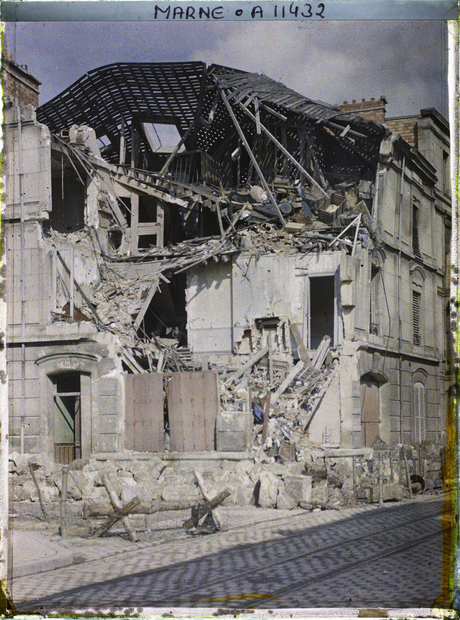 Image représentant Maison partiellement détruite pendant un bombardement, rue de Cernay