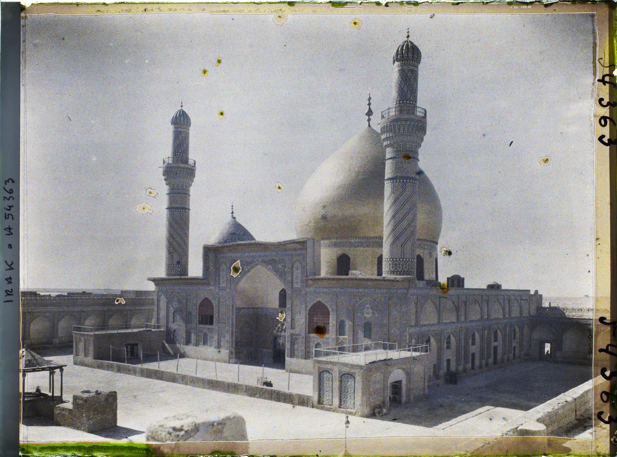 Image représentant La Mosquée d'Or, mausolée d'Ali al-Hadi et de Hasan al-Askari, dixième et onzième imams chiites