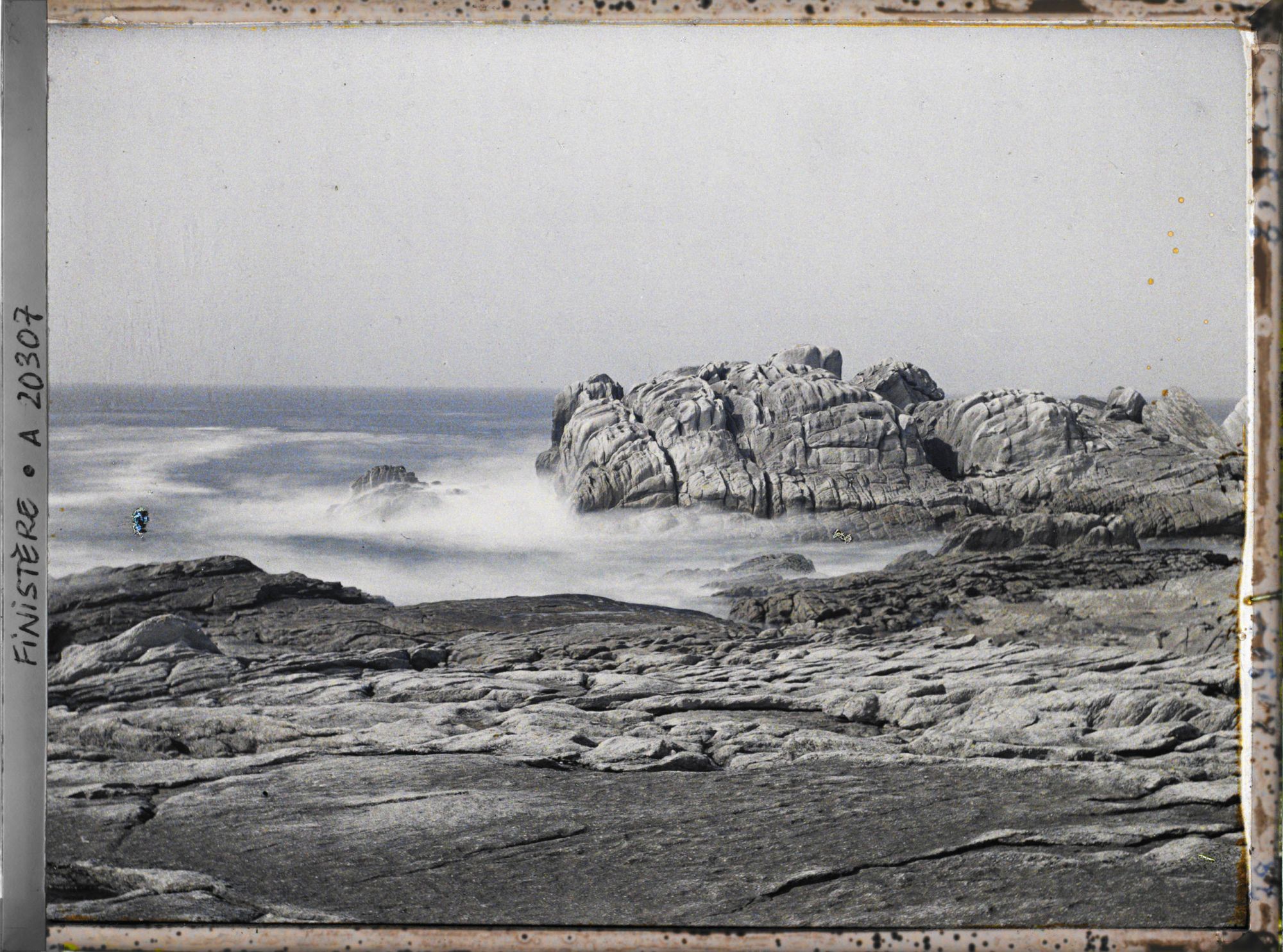 Image représentant Rochers battus par les vagues